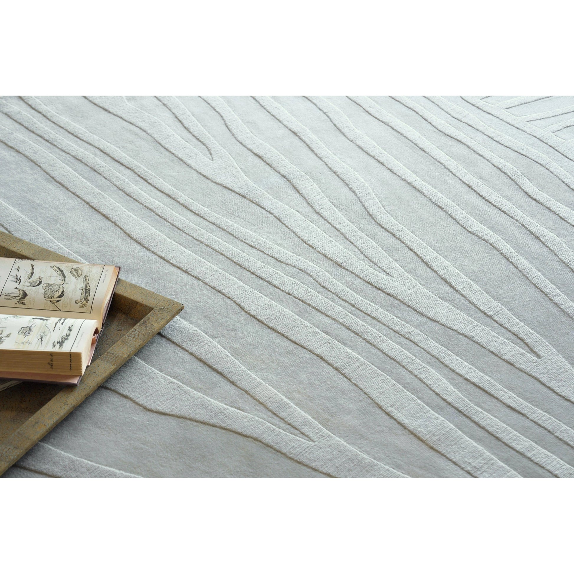 Tempo 6189 Rug by Exquisite Rugs in light silver. Made from new zealand wool in a unique style.