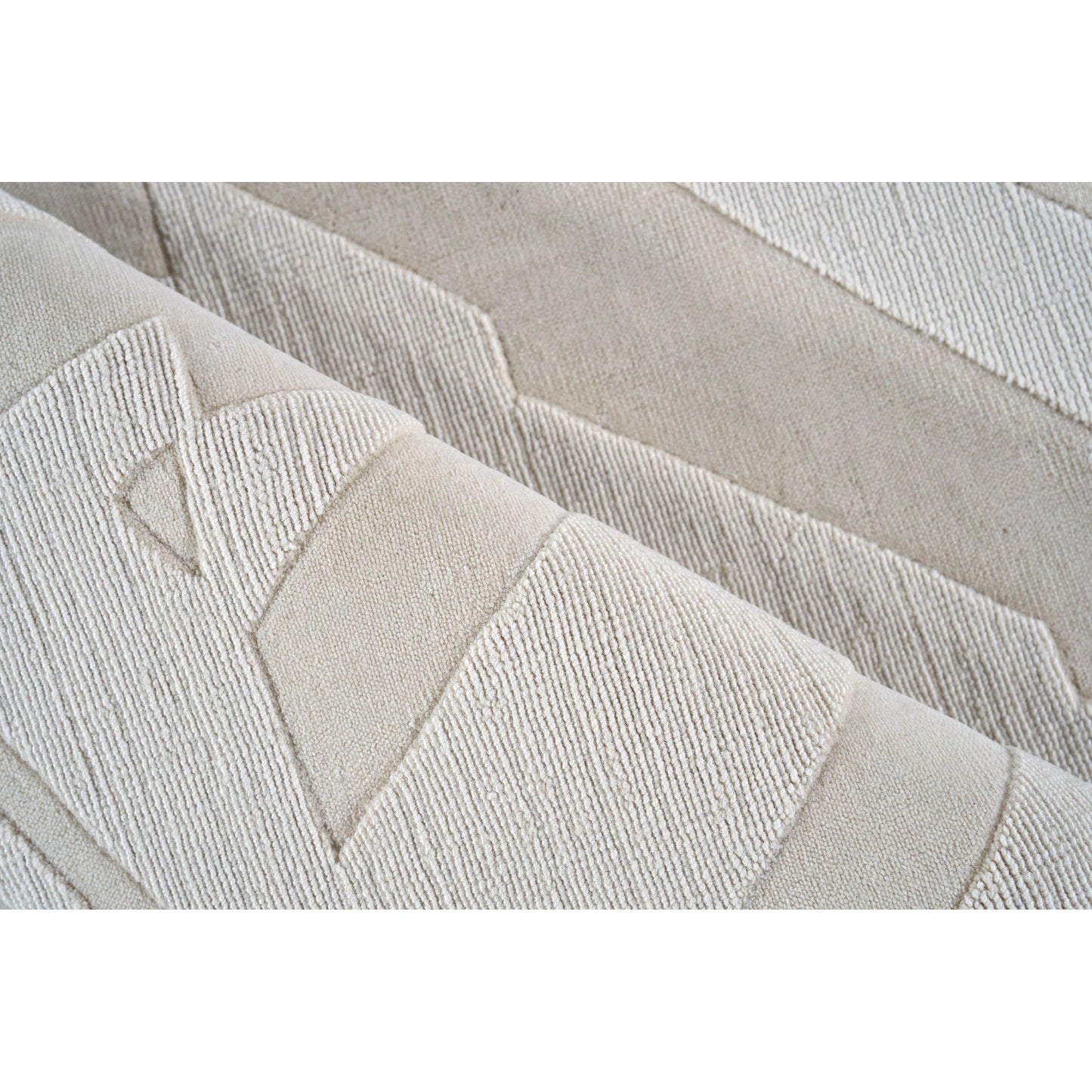 004 SI-2138115,SI-2138116,SI-2138117,SI-2138118,SI-2138119,SI-2293875 | Closeup | Tempo Pattern Rug by Exquisite Rugs in light beige. Made from new zealand wool in a unique style.