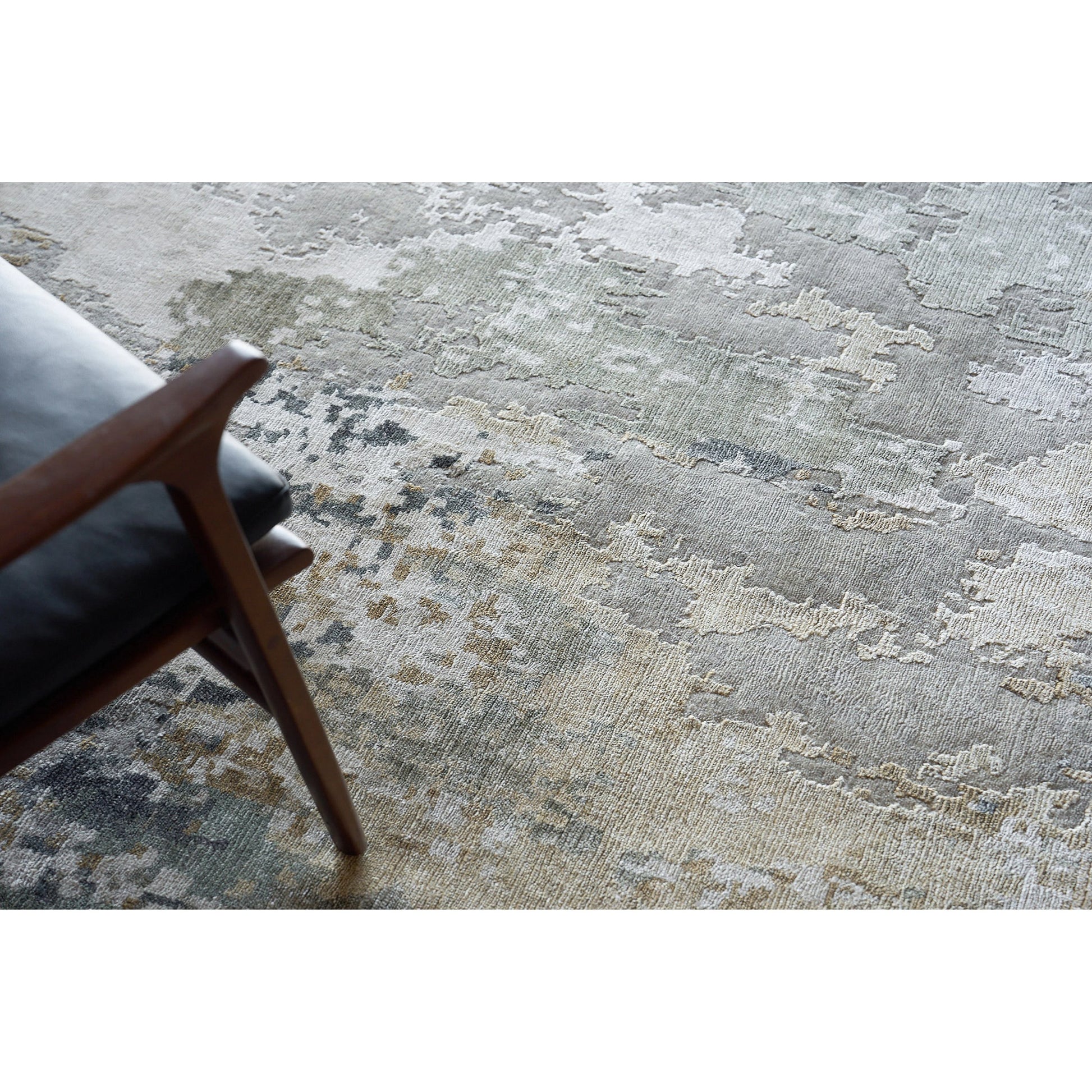 Cosmo 6312 Rug by Exquisite Rugs in silver, beige, blue. Made from new zealand wool, bamboo silk in a unique style.
