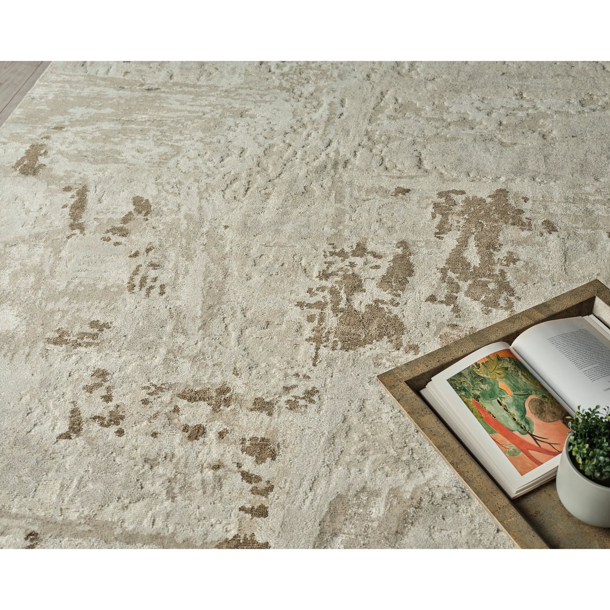Luxury Laureno 6319 Rug by Exquisite Rugs in ivory, beige. Made from bamboo silk in a unique style.