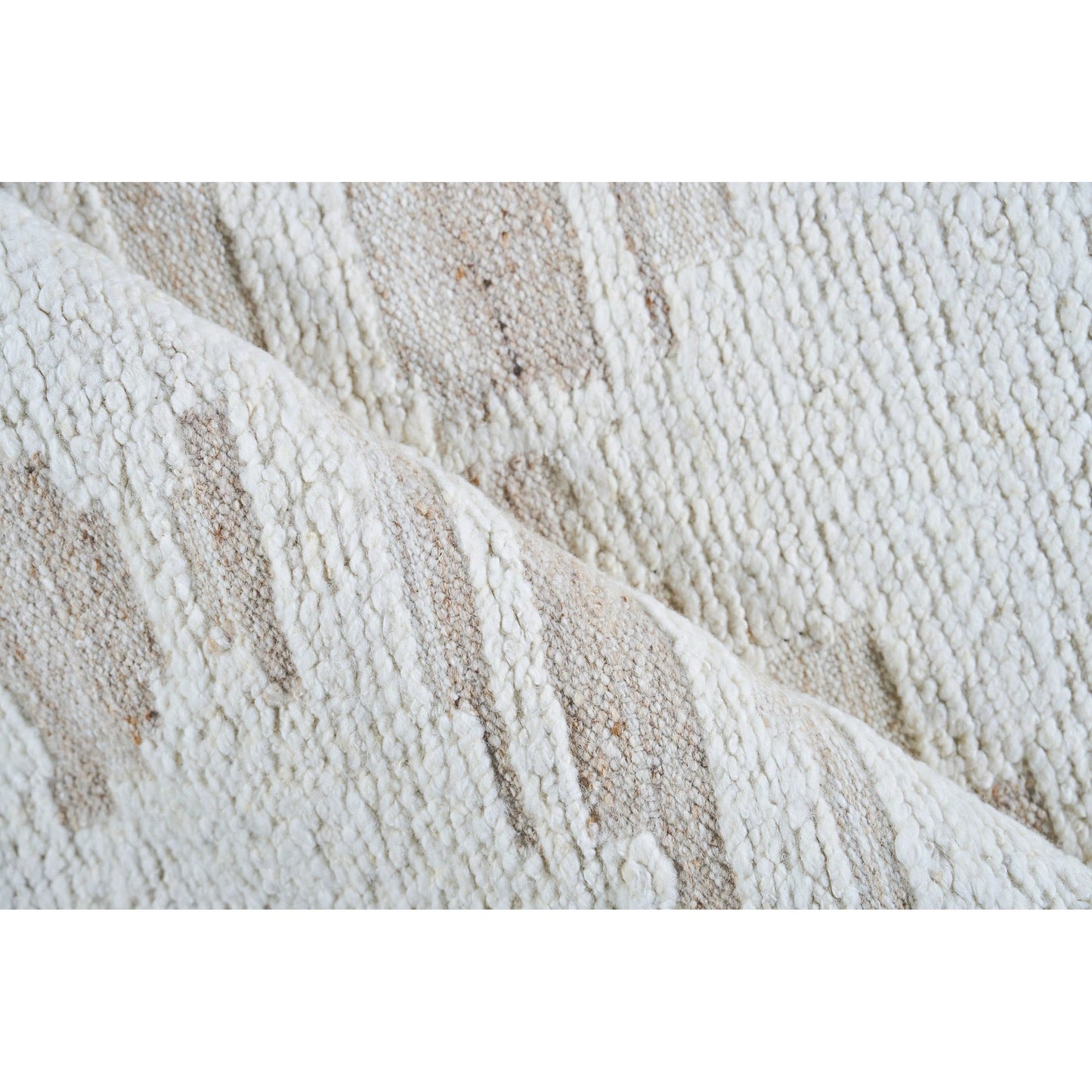 004 SI-2138144,SI-2138145,SI-2138146,SI-2138147,SI-2138148,SI-2293897 | Closeup | Canyon Area Rug by Exquisite Rugs in ivory, beige. Made from new zealand wool in a unique style.