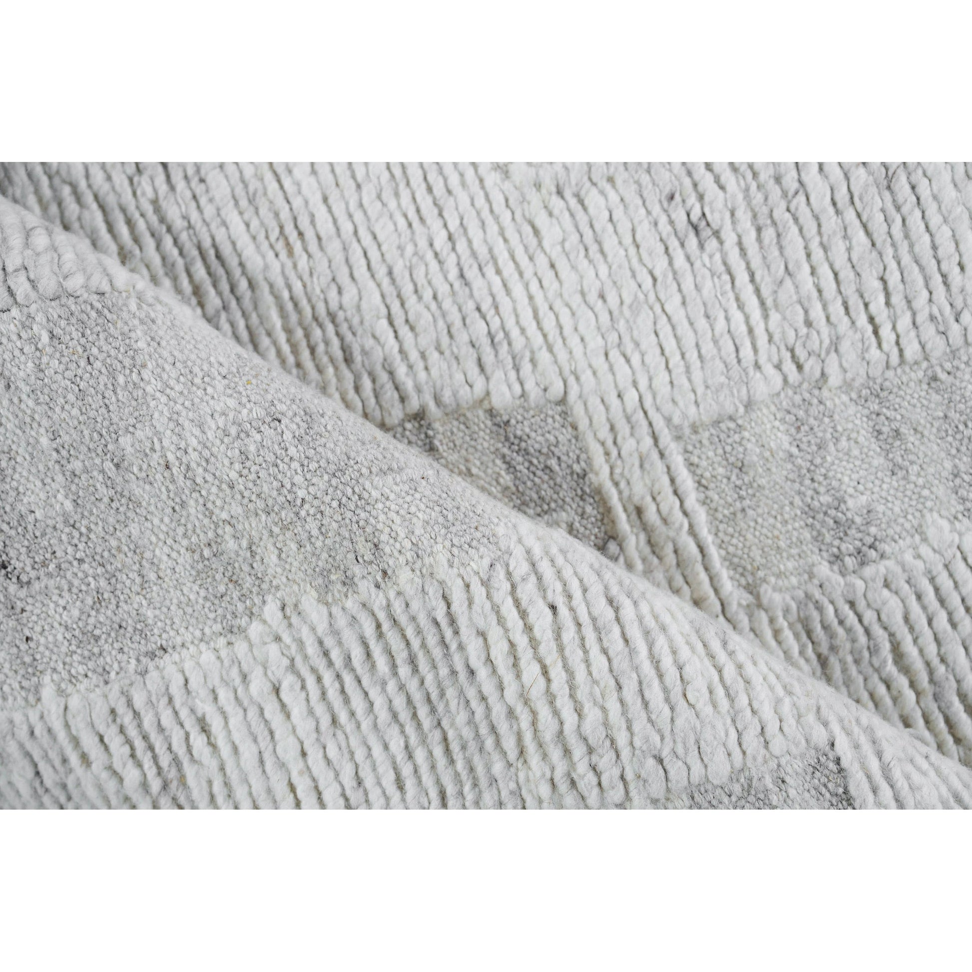 Canyon 6428 Rug by Exquisite Rugs in silver. Made from new zealand wool in a unique style.