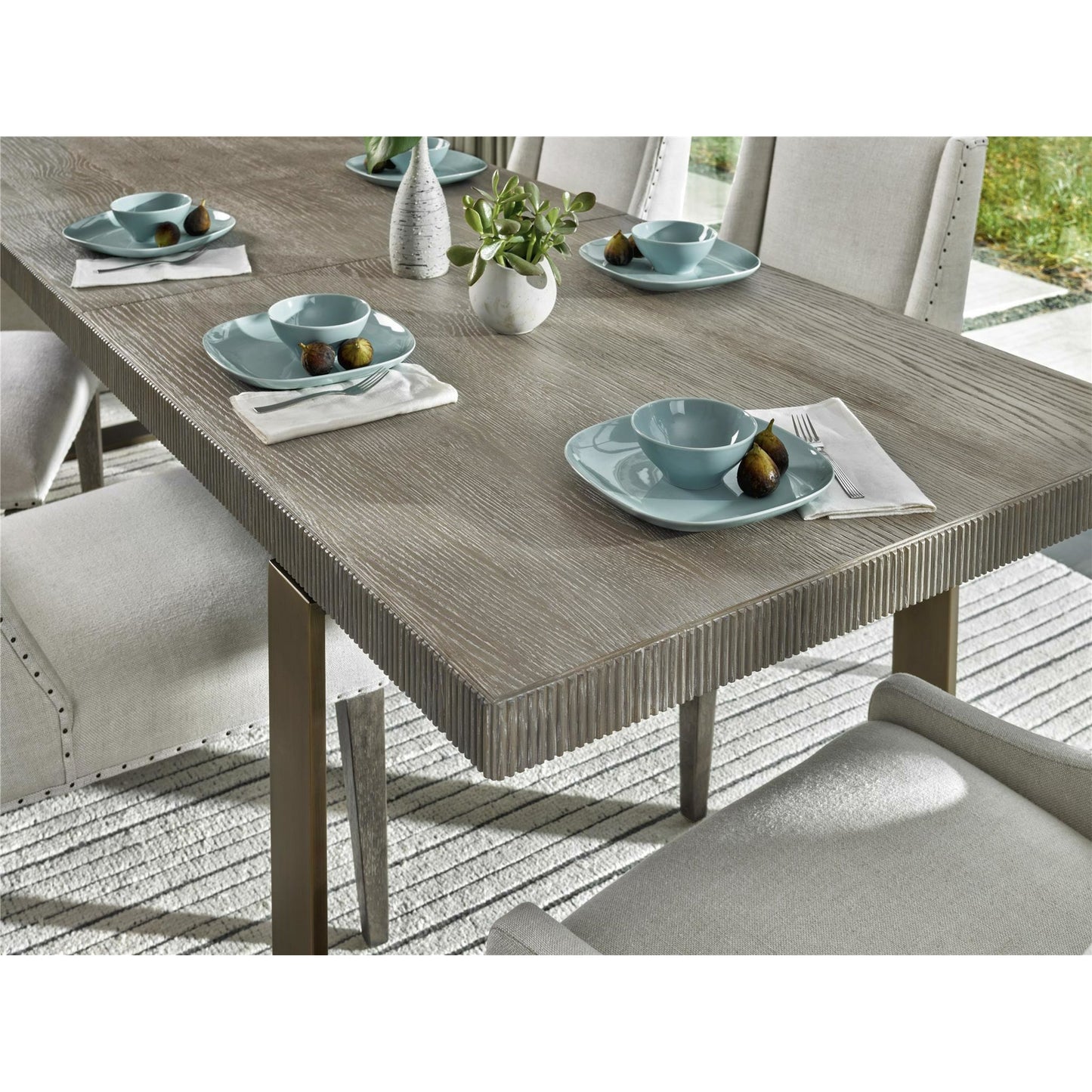 004 SR-813506 | Lifestyle | Modern Robards Dining Table by Universal Furniture in bronze and flint. Made from unique in a modern style.