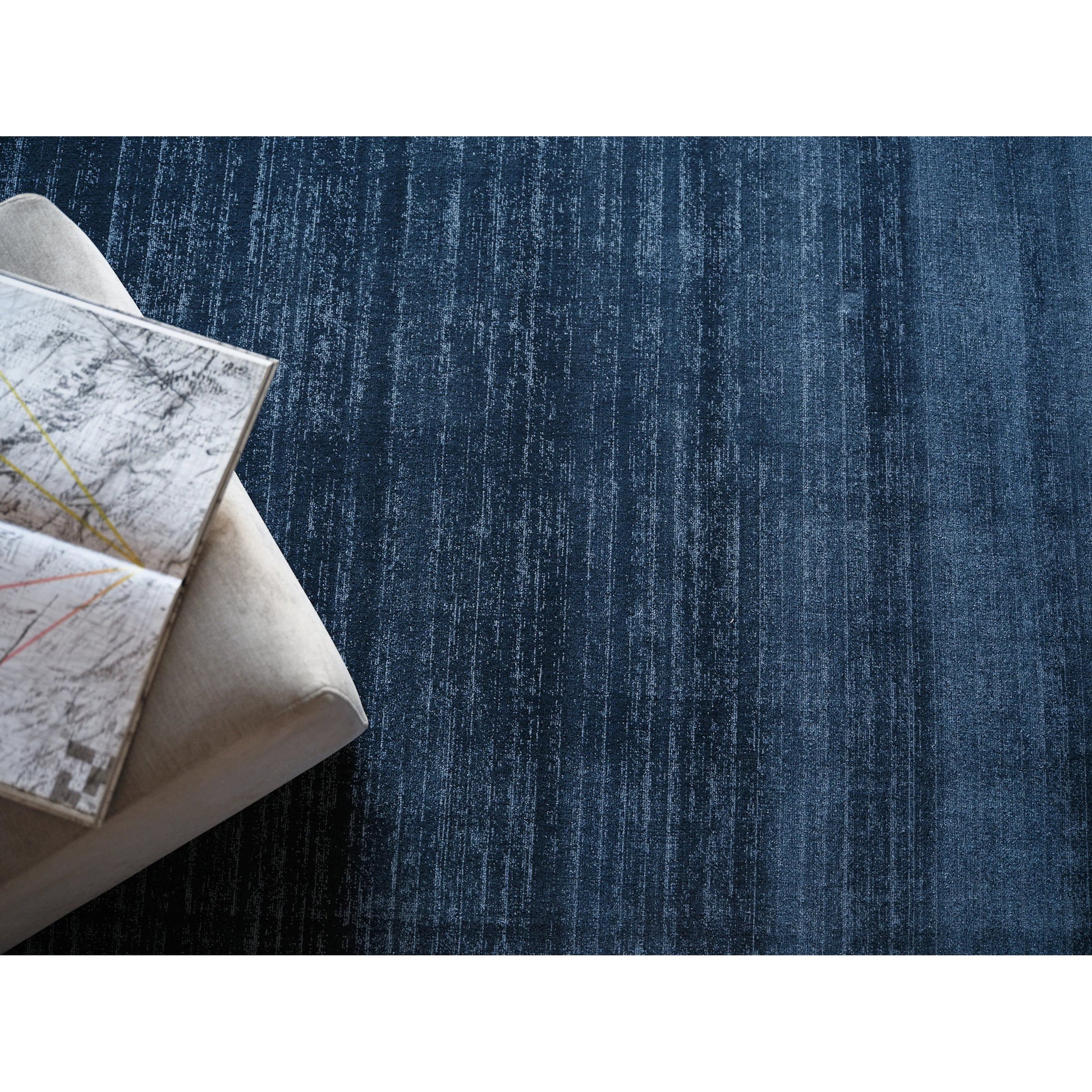 Martelli Modern 6478 Rug by Exquisite Rugs in navy. Made from unique in a unique style.