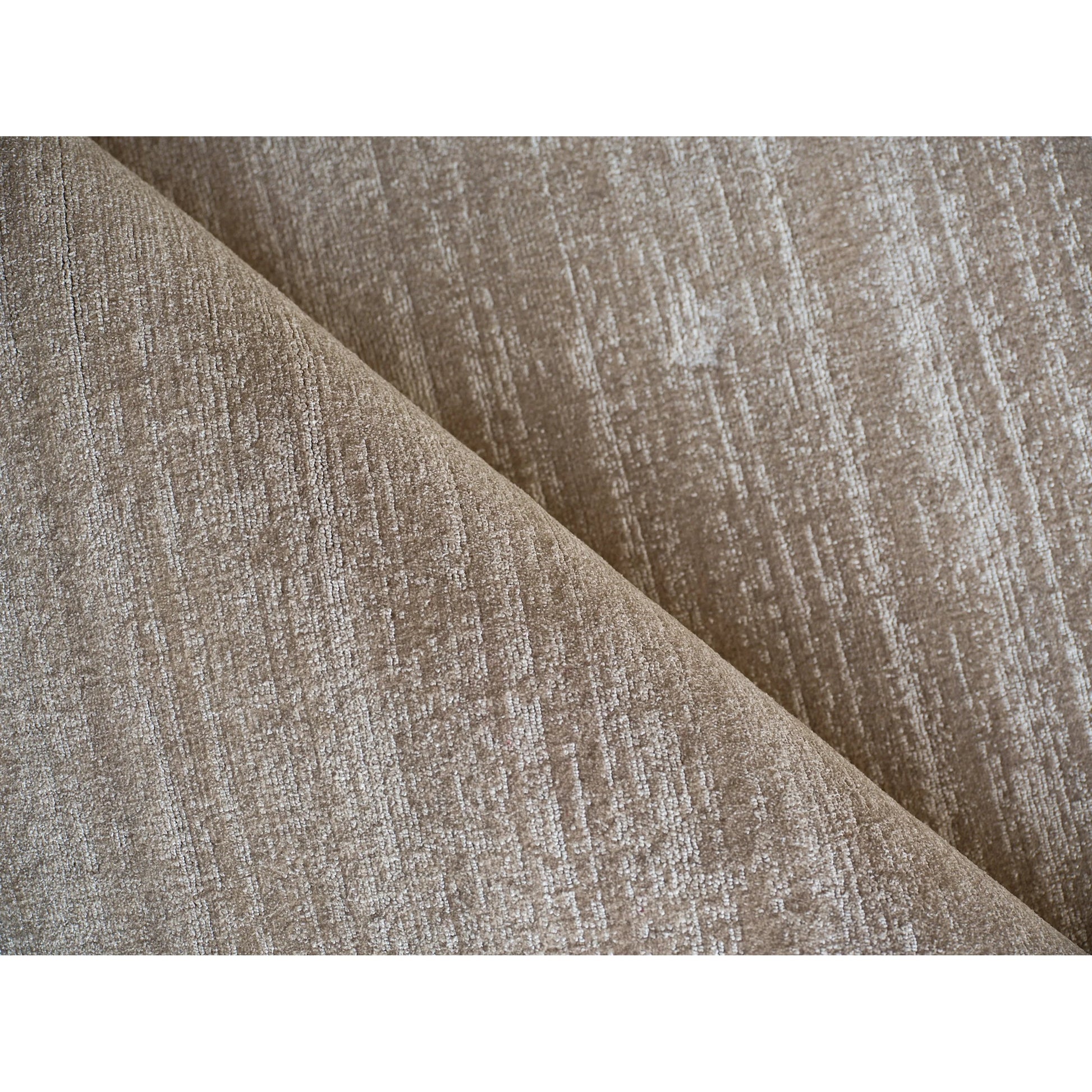 Martelli Modern Rug by Exquisite Rugs. Made from silk