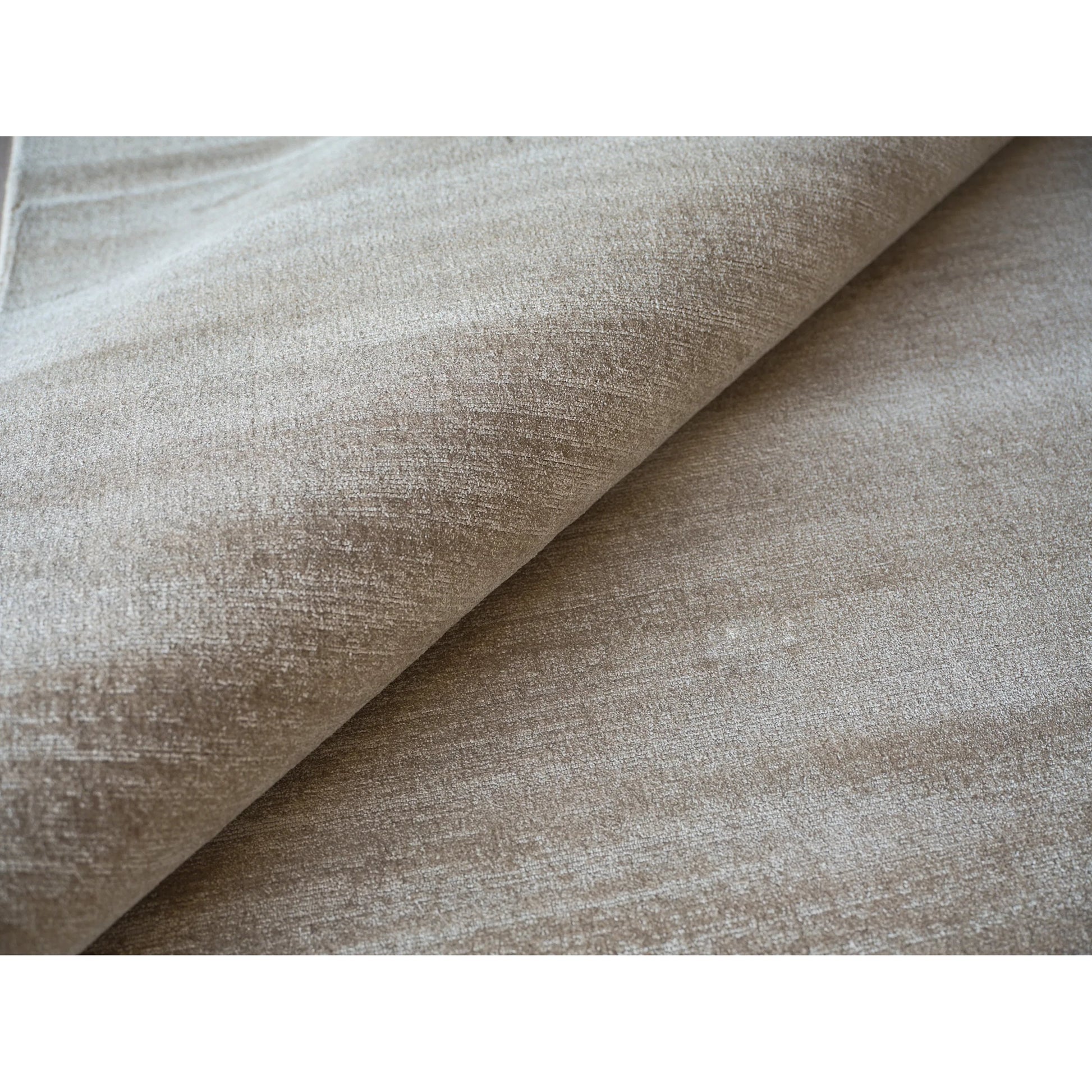Martelli Modern Rug by Exquisite Rugs. Made from silk