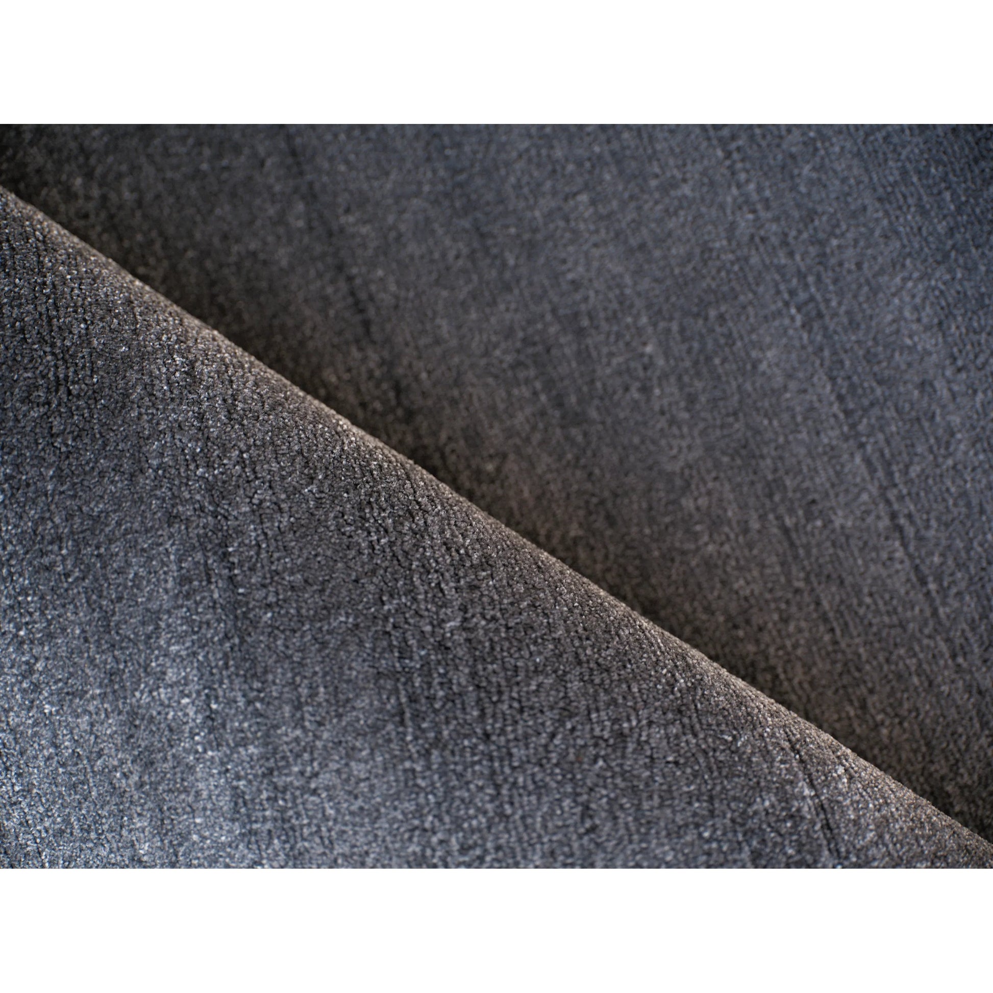 Velutto Modern 6540 Rug by Exquisite Rugs. Made from sil