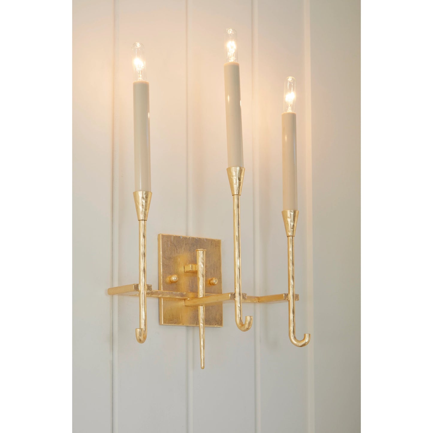 005 SR-837152 | Lifestyle | Diego Lantern by Wildwood. Made from unique in a transitional style.