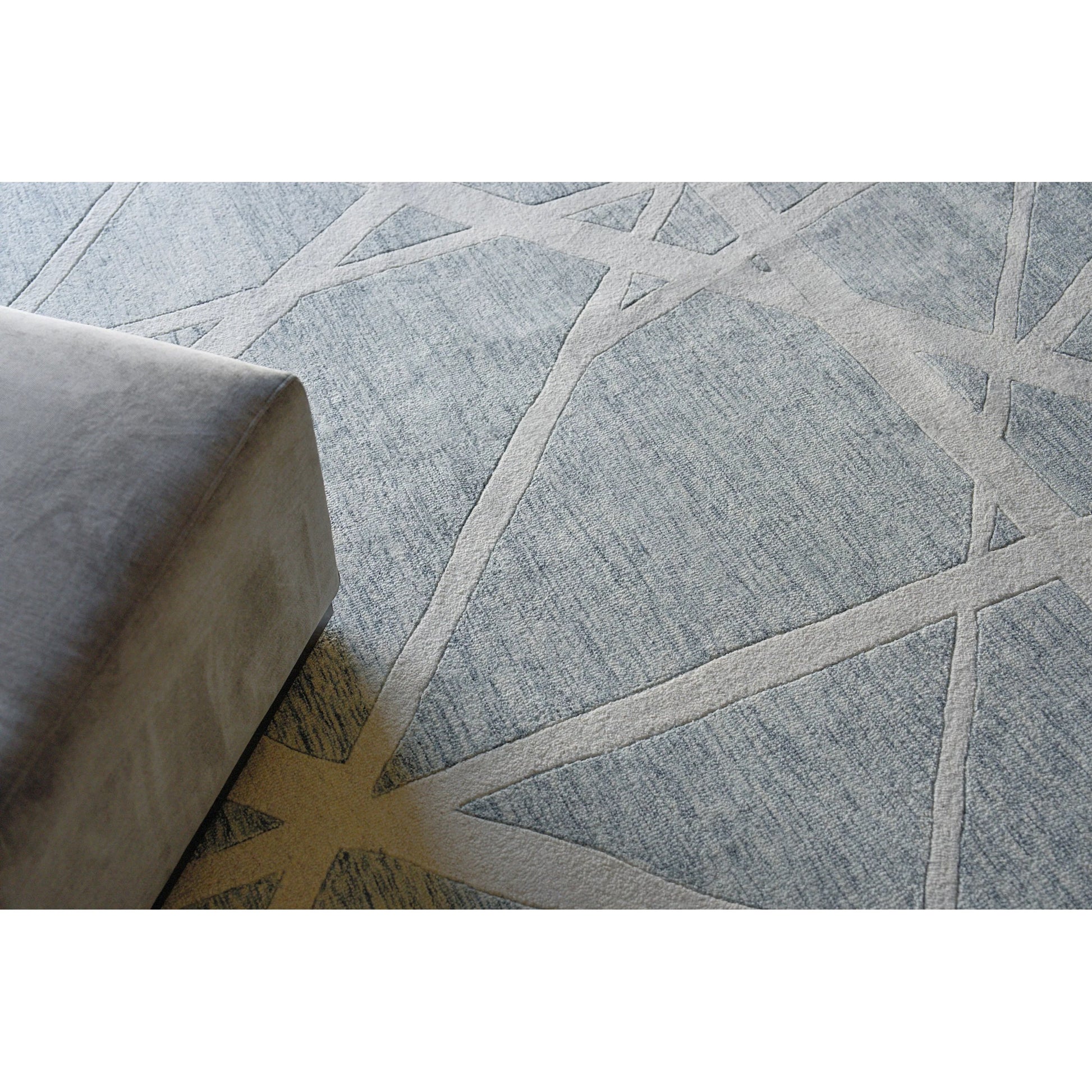 Miami Rug by Exquisite Rugs in silver, ivory. Made from new zealand wool in a unique style.