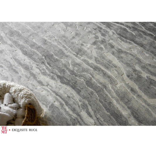 The Met X Exquisite Rugs Travertine 6804 Rug by Exquisite Rugs in silver. Made from wool, bamboo silk in a unique style.