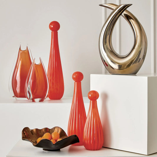 Fin Vase by Global Views in cinnabar. Made from artglass in a modern style.