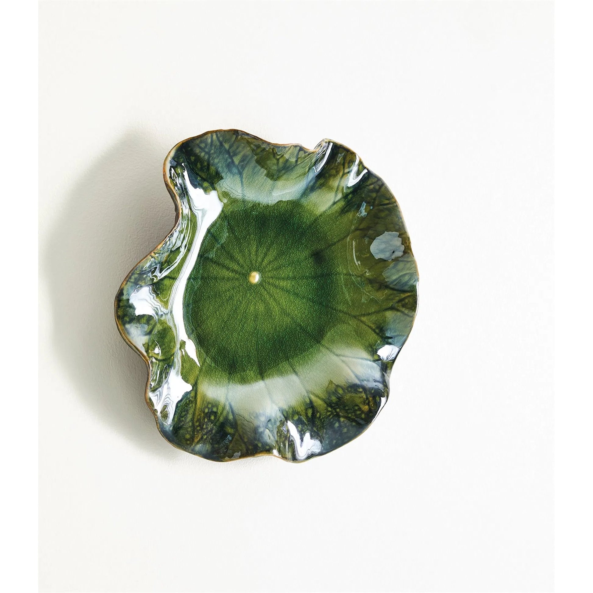 Free for Lily Plate by Global Views. Made from ceramic in a coastal style.