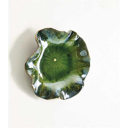 Free for Lily Plate by Global Views. Made from ceramic in a coastal style.