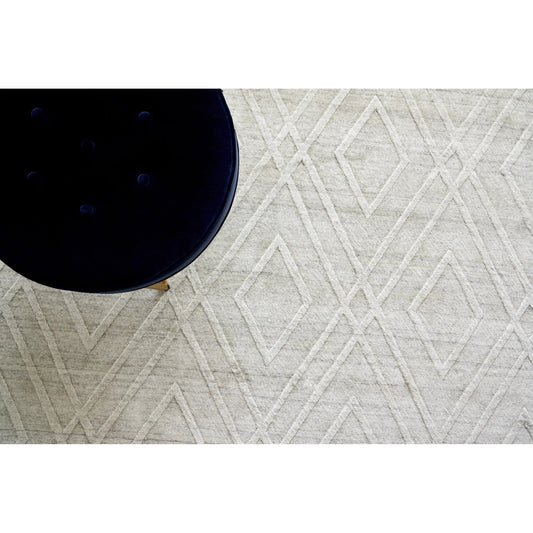 Lotus 6971 Rug by Exquisite Rugs in ivory. Made from wool, bamboo silk in a unique style.