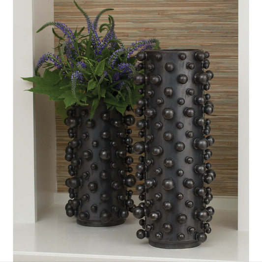 Molecule Vase by Global Views. Made from ceramic in a modern style.