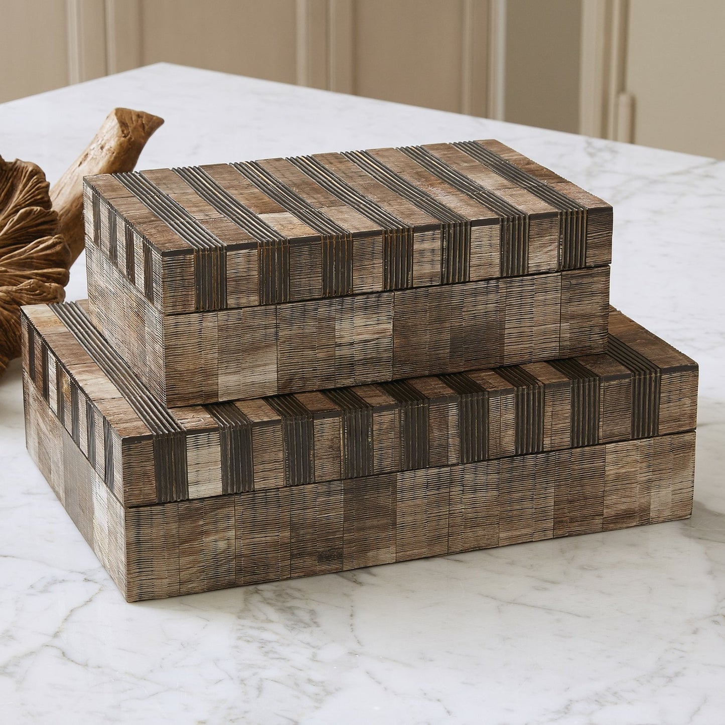 002 SR-893080,SR-893081 | Lifestyle | Sienna Box by Global Views. Made from buffalo horn in a eclectic & global style.