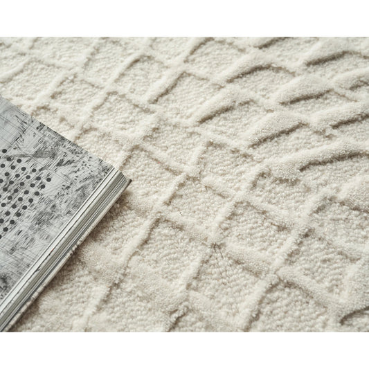 Sandro 7149 Rug by Exquisite Rugs in cream. Made from new zealand wool in a unique style.