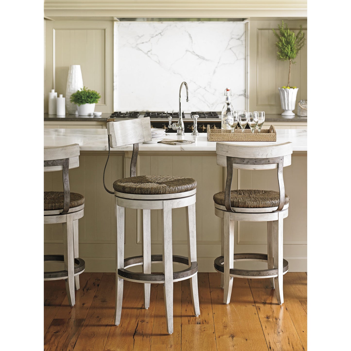 004 SR-835532 | Lifestyle | Merrick Swivel Bar Stool by Lexington. Made from unique in a cottage & farmhouse style.