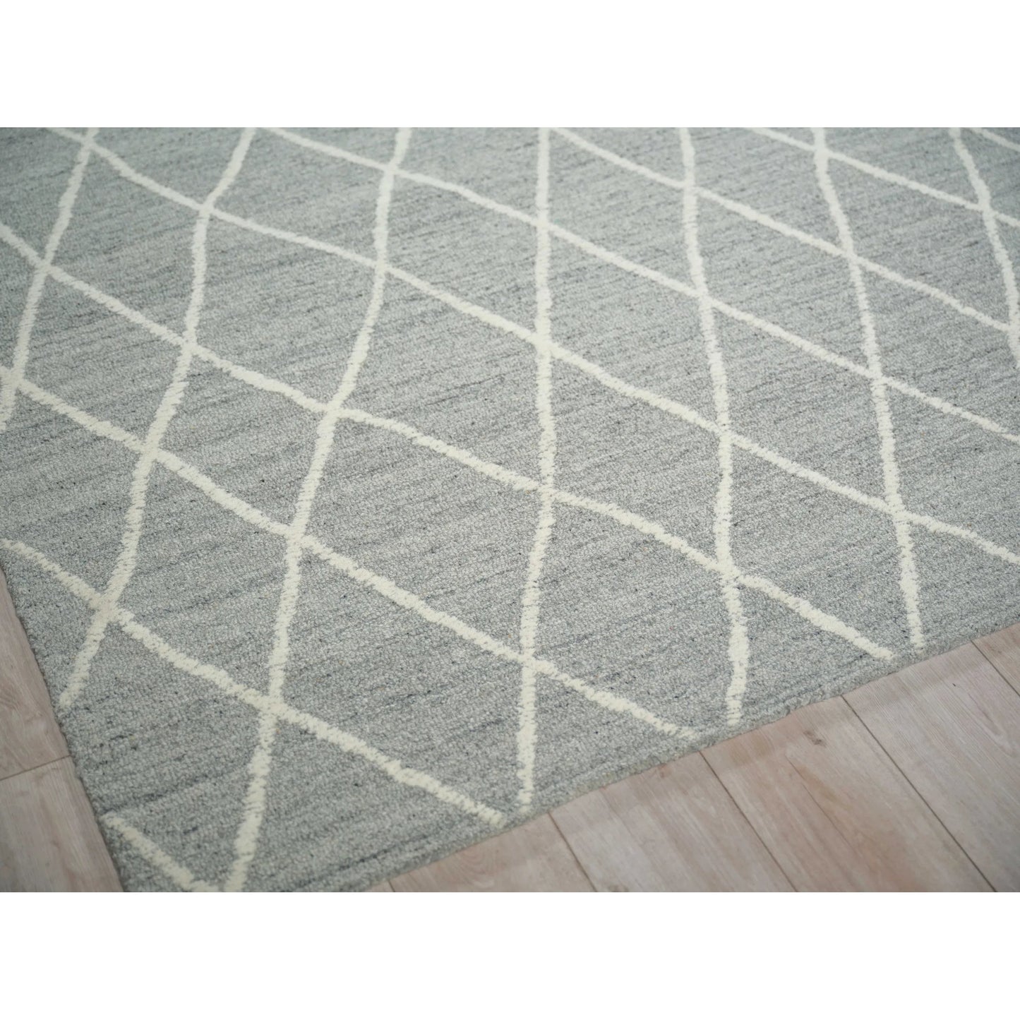 002 SI-2385492,SI-2385493 | Closeup | Kodiak Rug by Exquisite Rugs in gray, ivory. Made from new zealand wool in a unique style.