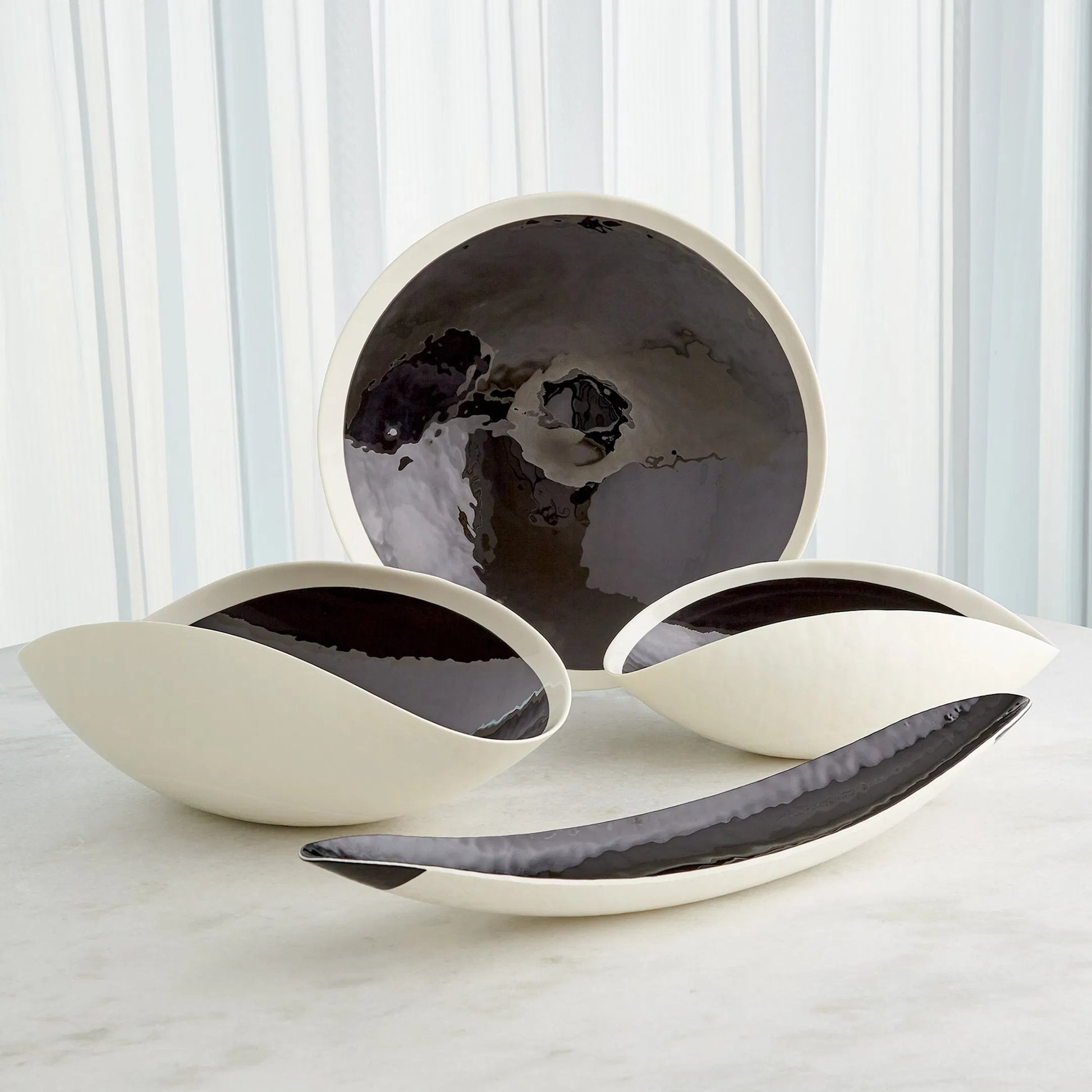 Ebony & Ivory Charger by Global Views in natural. Made from artglass in a modern style.