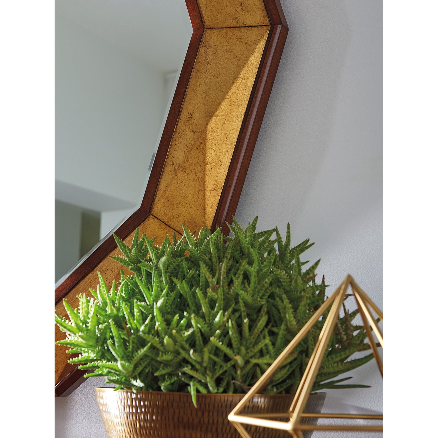 006 SR-835657 | Closeup | Savoy Round Mirror by Lexington. Made from unique in a transitional style.
