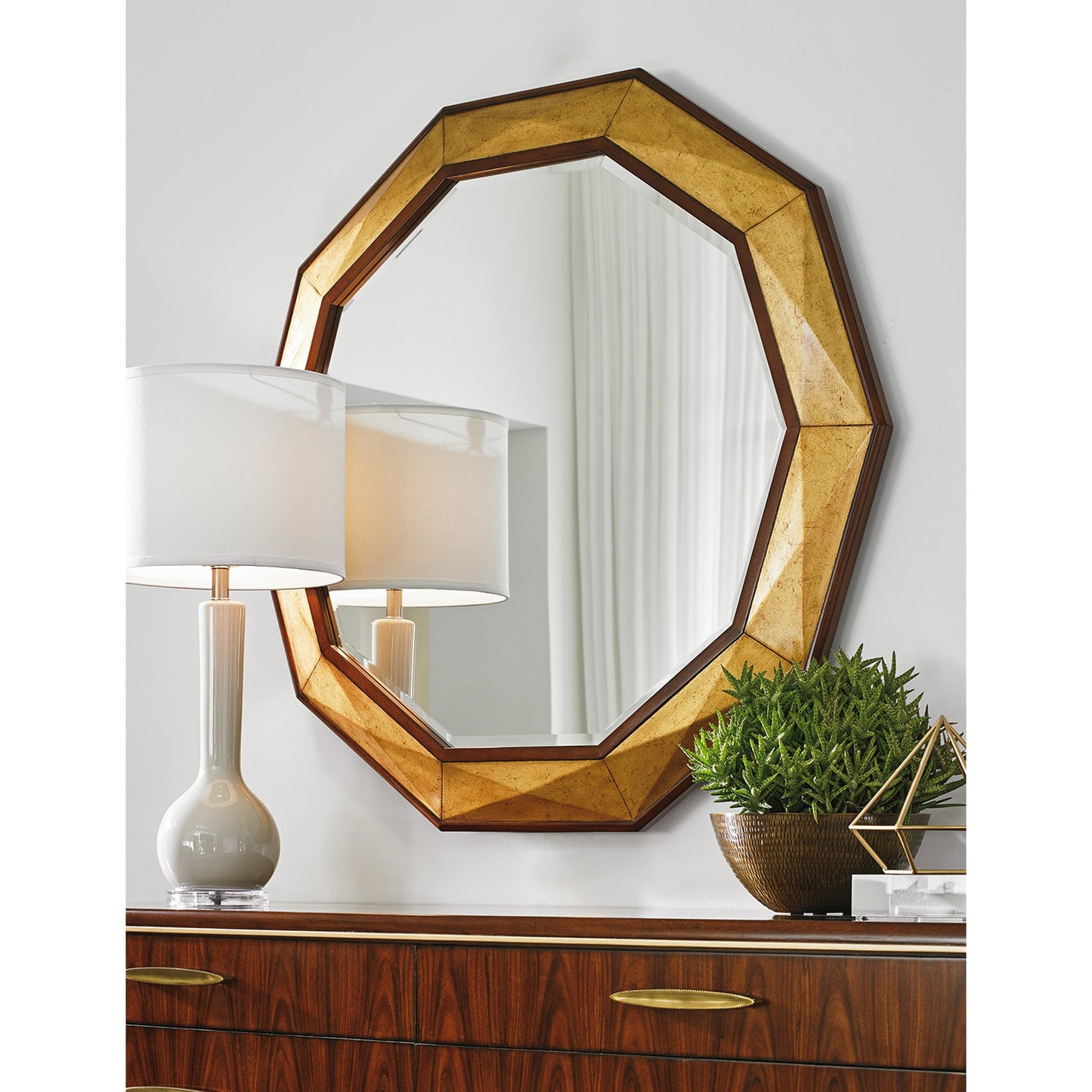 001 SR-835657 | Lifestyle | Savoy Round Mirror by Lexington. Made from unique in a transitional style.