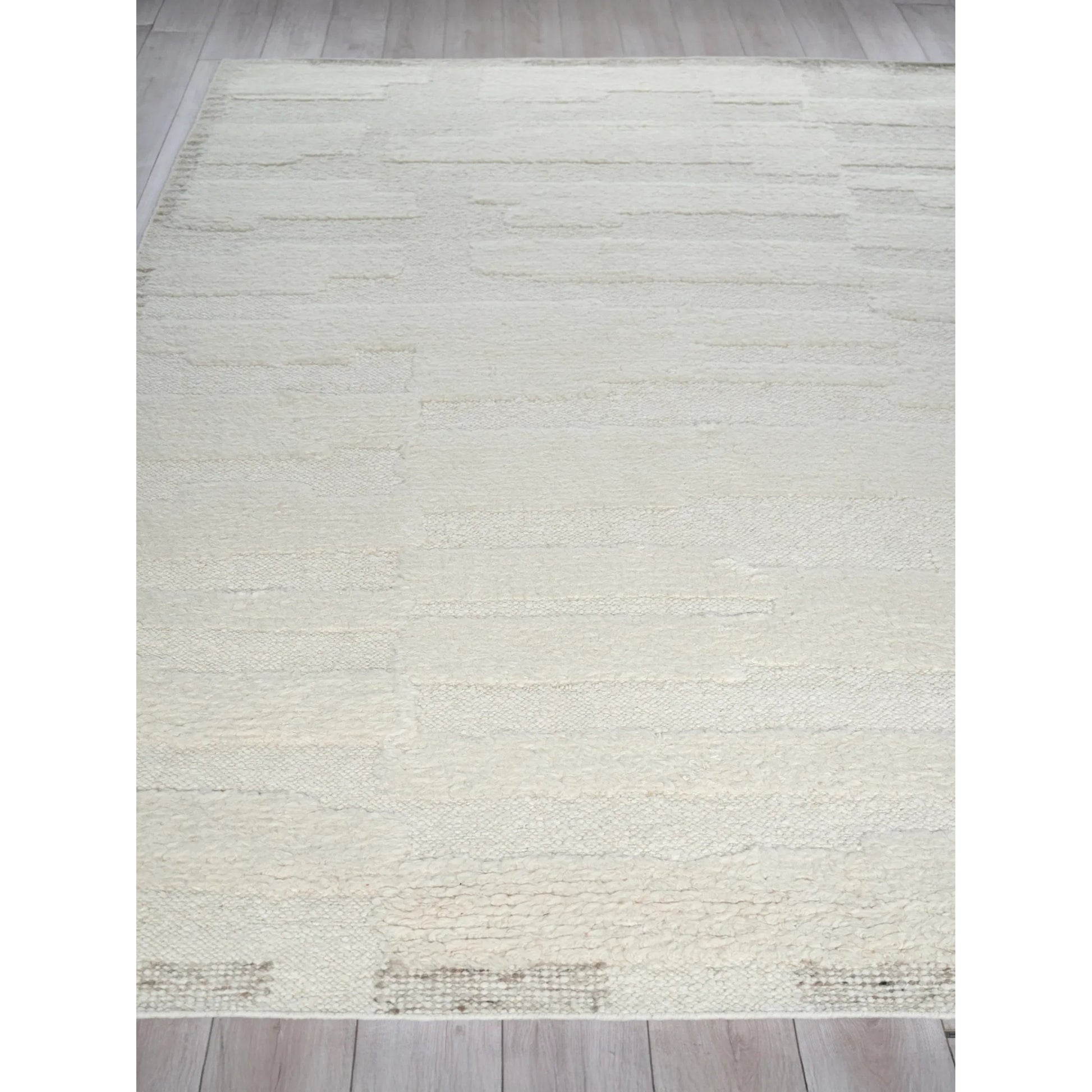 Cozi 7240 Rug by Exquisite Rugs in ivory, beige. Made from new zealand wool in a unique style.