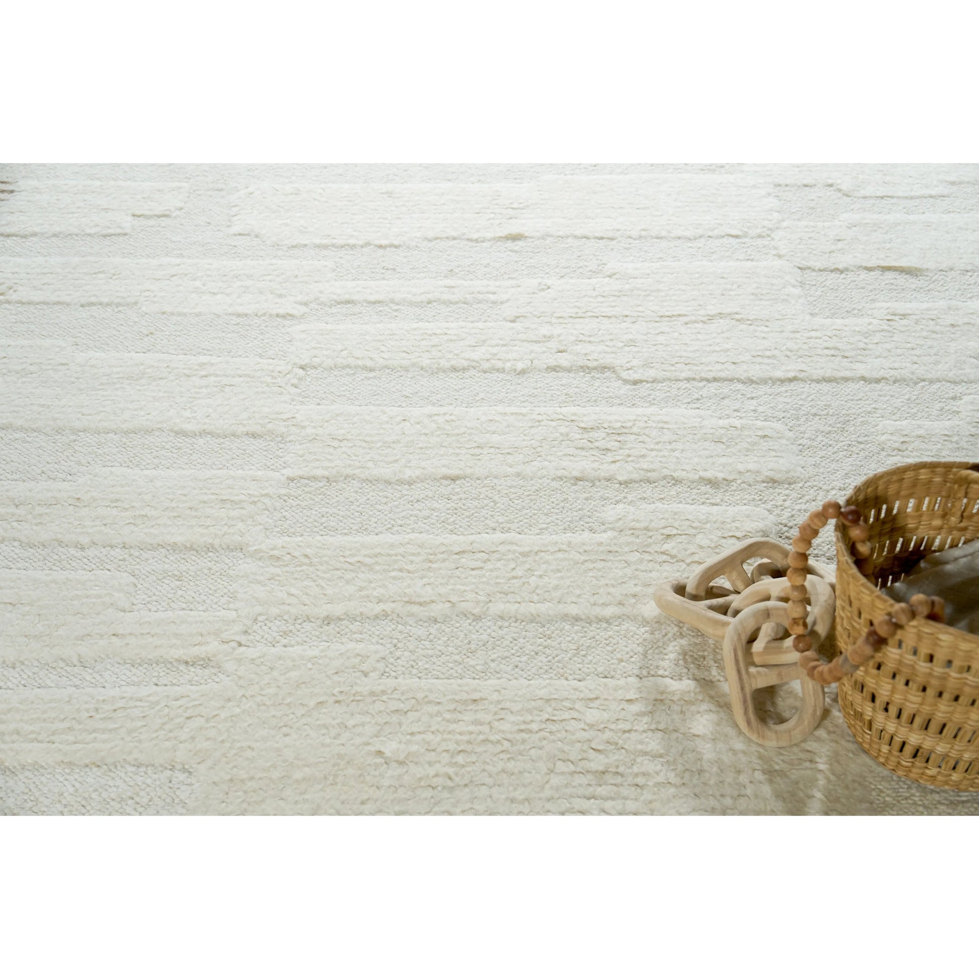 Cozi 7240 Rug by Exquisite Rugs in ivory, beige. Made from new zealand wool in a unique style.