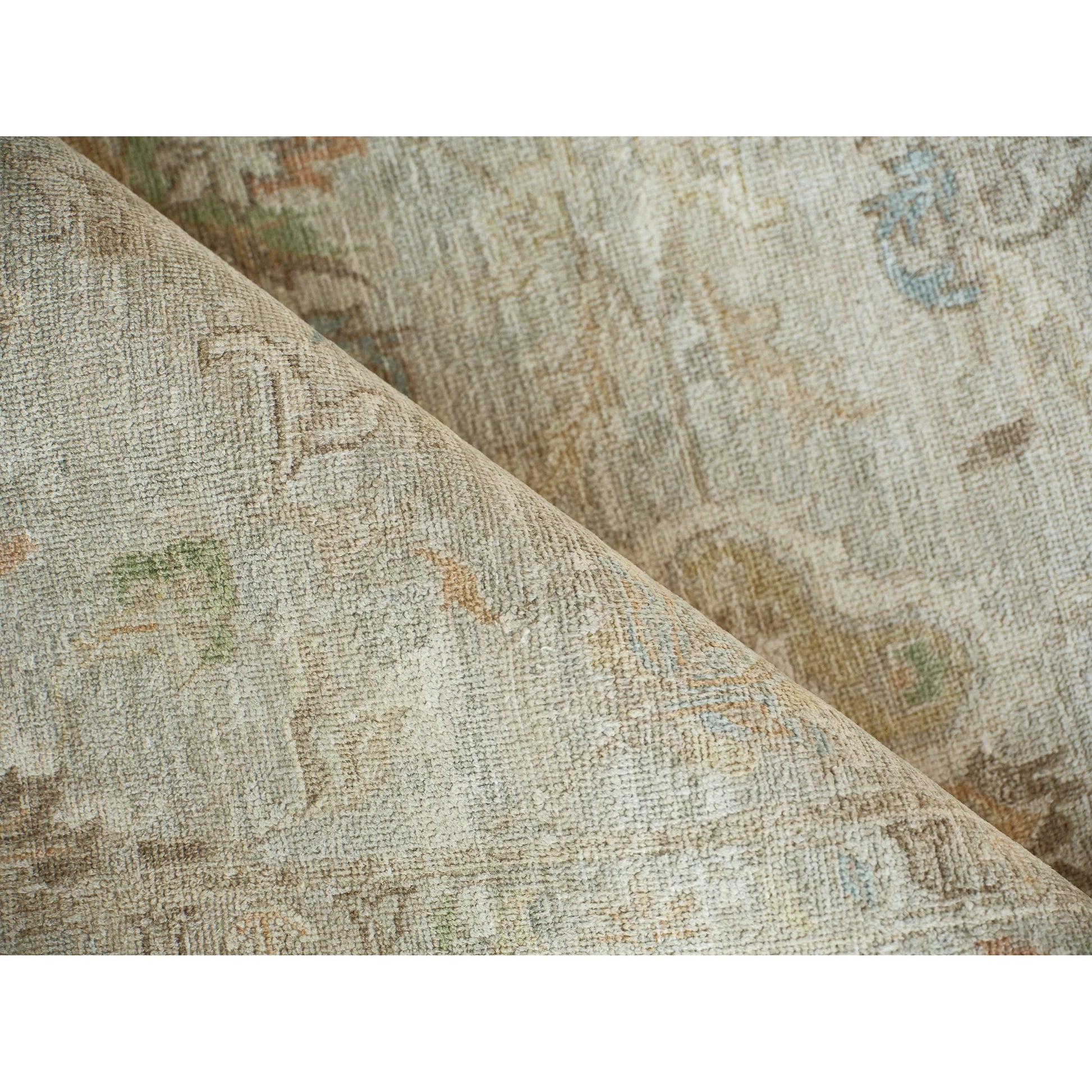 Santorini 7417 Rug by Exquisite Rugs in light silver. Made from wool, silk in a unique style.