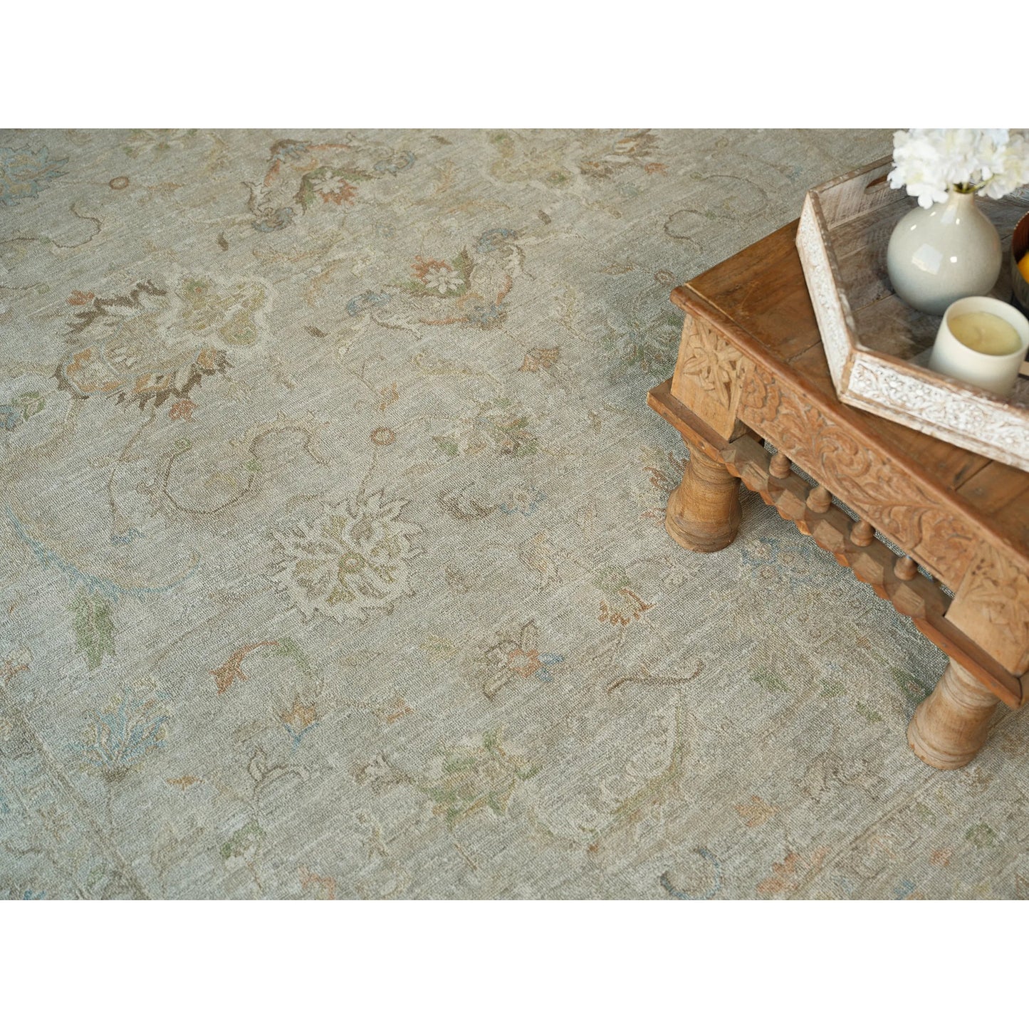 005 SI-2543624,SI-2543625 | Additional Silo | Santorini 7417 Rug by Exquisite Rugs in light silver. Made from wool, silk in a unique style.