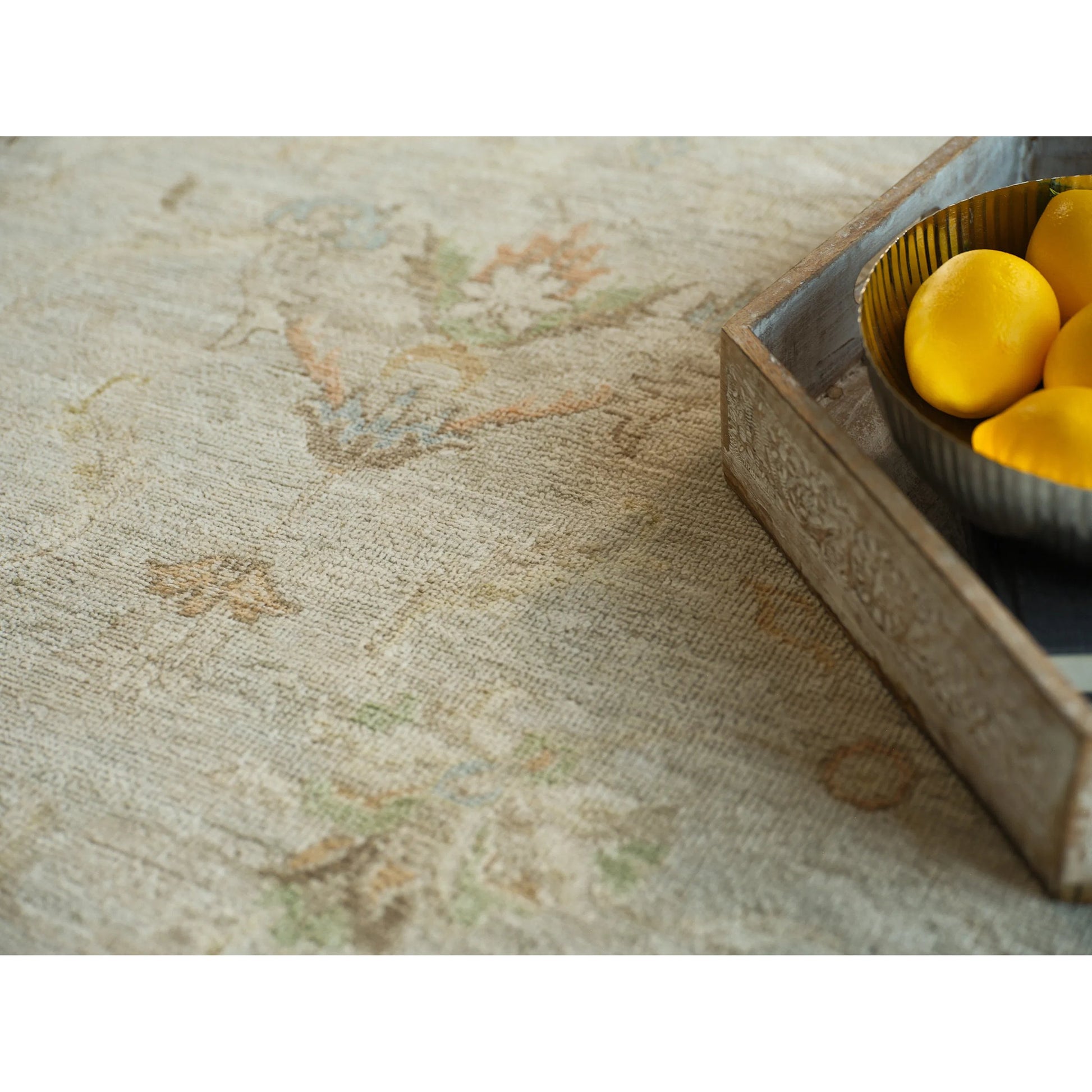 Santorini 7417 Rug by Exquisite Rugs in light silver. Made from wool, silk in a unique style.