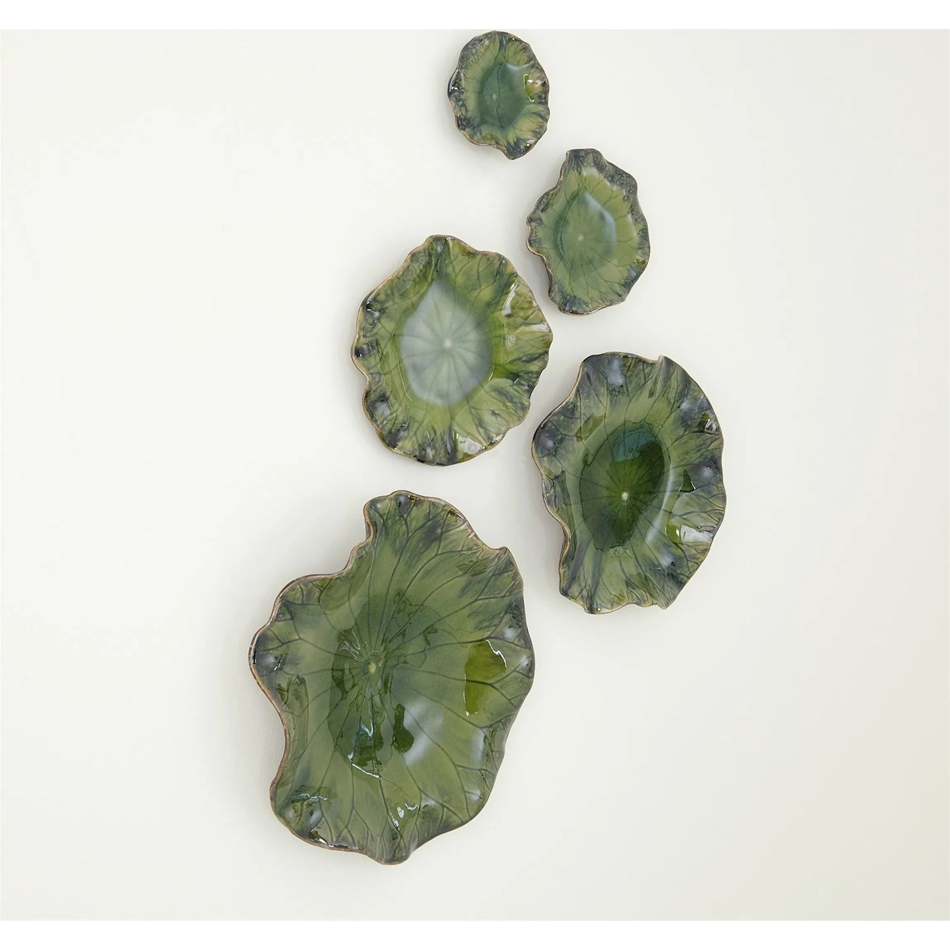 Free for Lily Plate by Global Views. Made from ceramic in a coastal style.