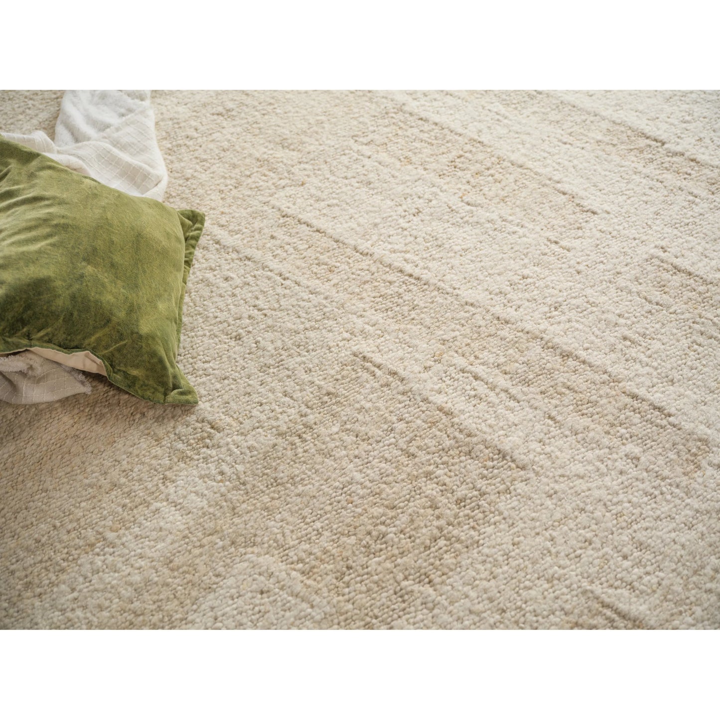 005 SI-2543720,SI-2543723,SI-2543724,SI-2543725 | Additional Silo | Sunstone 7487 Rug by Exquisite Rugs in ivory, cream. Made from wool in a unique style.