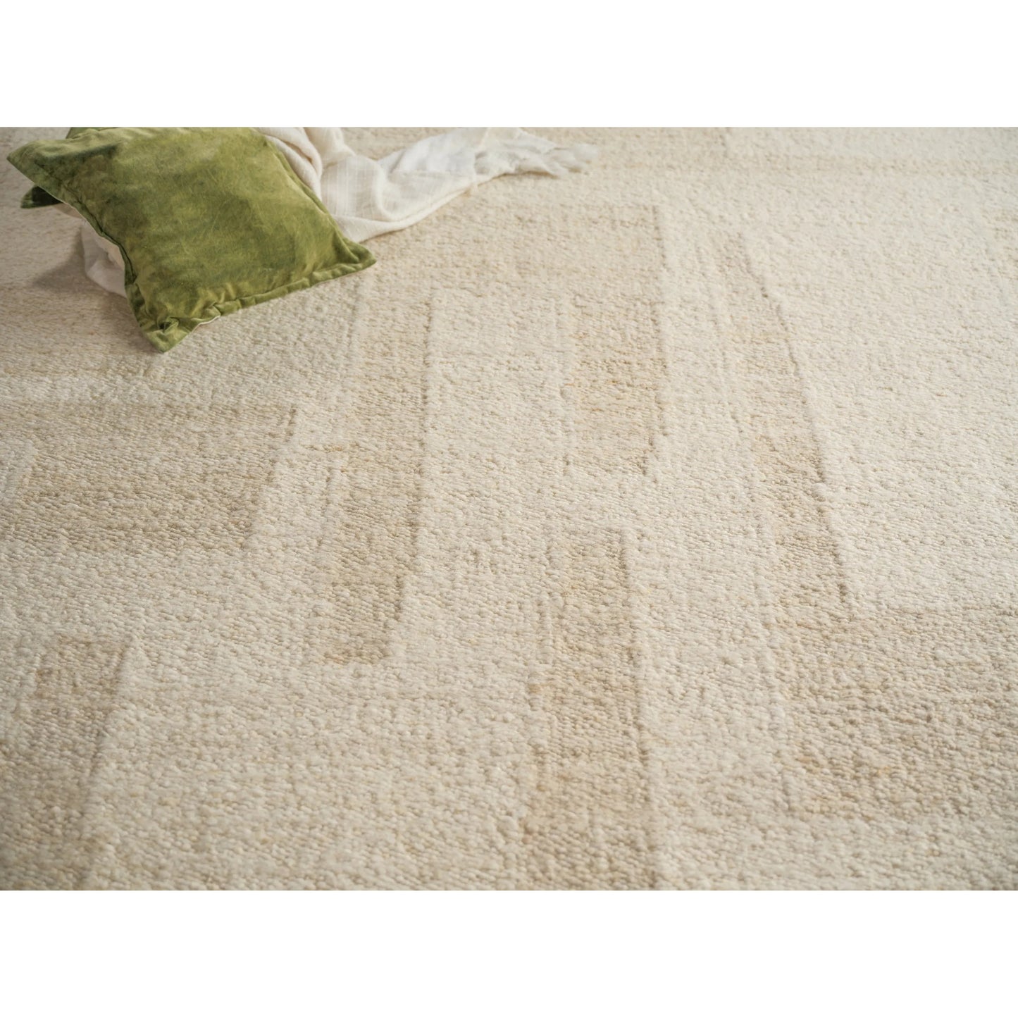 006 SI-2543720,SI-2543723,SI-2543724,SI-2543725 | Lifestyle | Sunstone 7487 Rug by Exquisite Rugs in ivory, cream. Made from wool in a unique style.