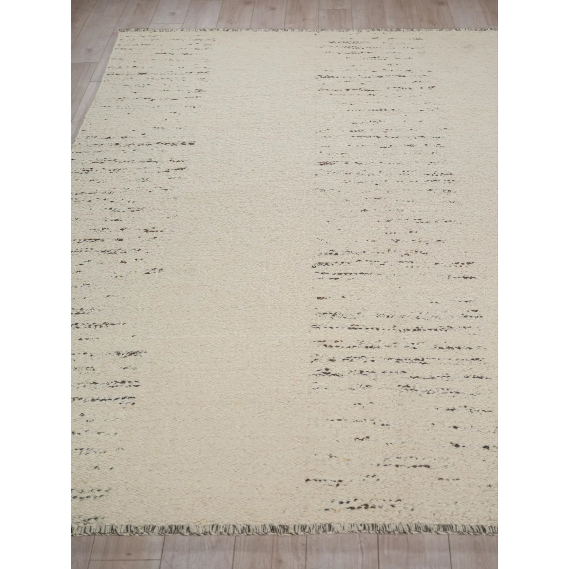 Sunstone 7489 Rug by Exquisite Rugs in ivory, black. Made from wool in a unique style.