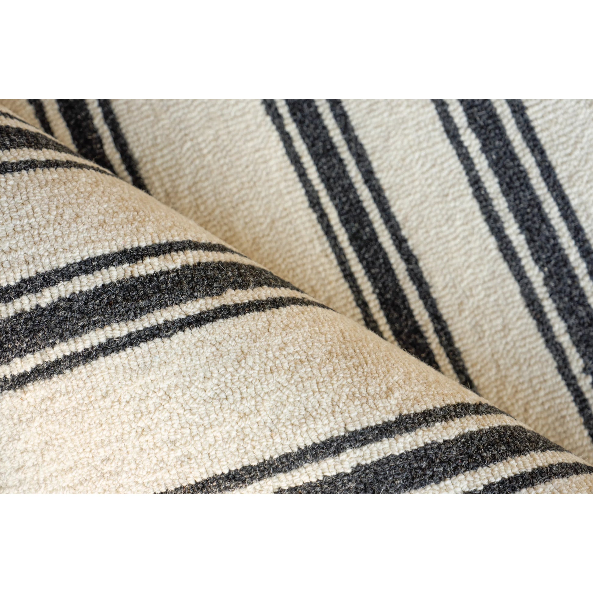 Studio 7531 Rug by Exquisite Rugs in ivory, black. Made from new zealand wool in a unique style.
