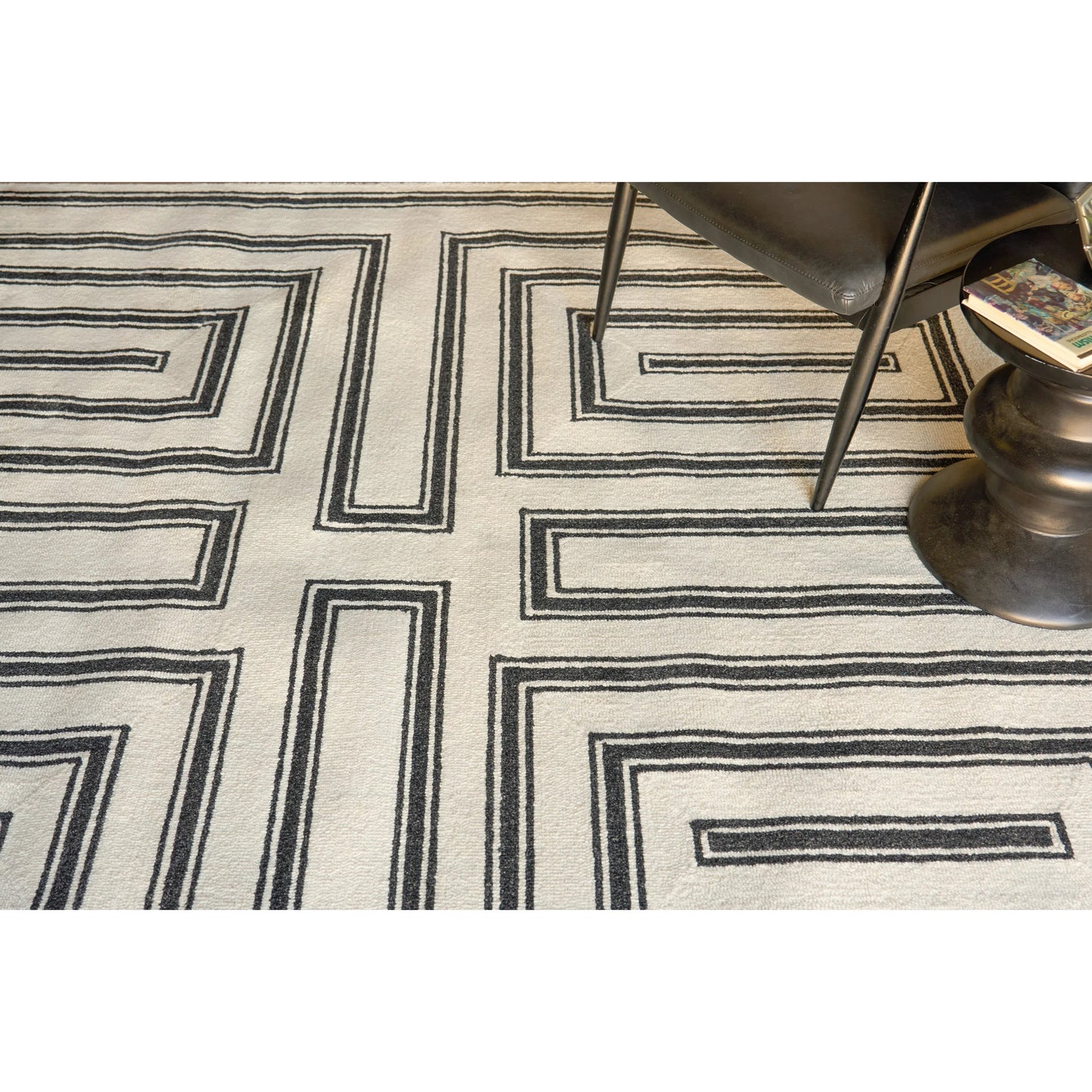 006 SI-2543822,SI-2543828,SI-2543829 | Lifestyle | Studio 7531 Rug by Exquisite Rugs in ivory, black. Made from new zealand wool in a unique style.