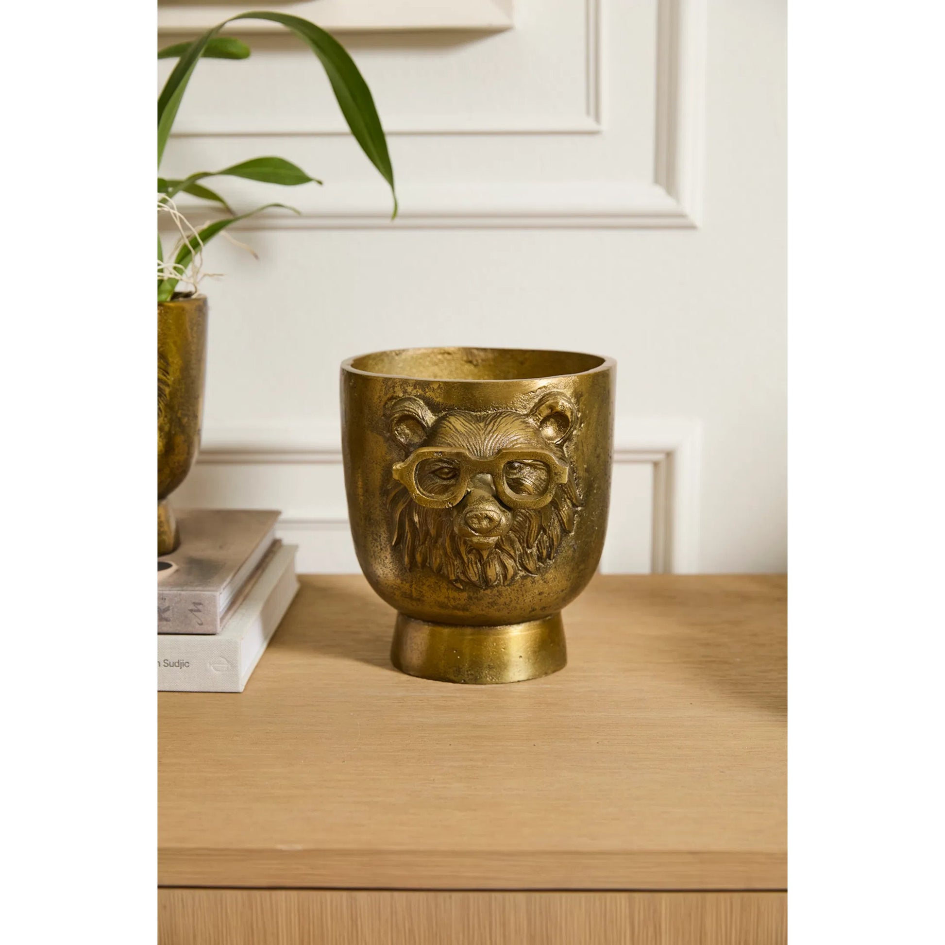 E+E Pot Beatrice by Accent Decor in antique, gold. Made from metal in a unique style.