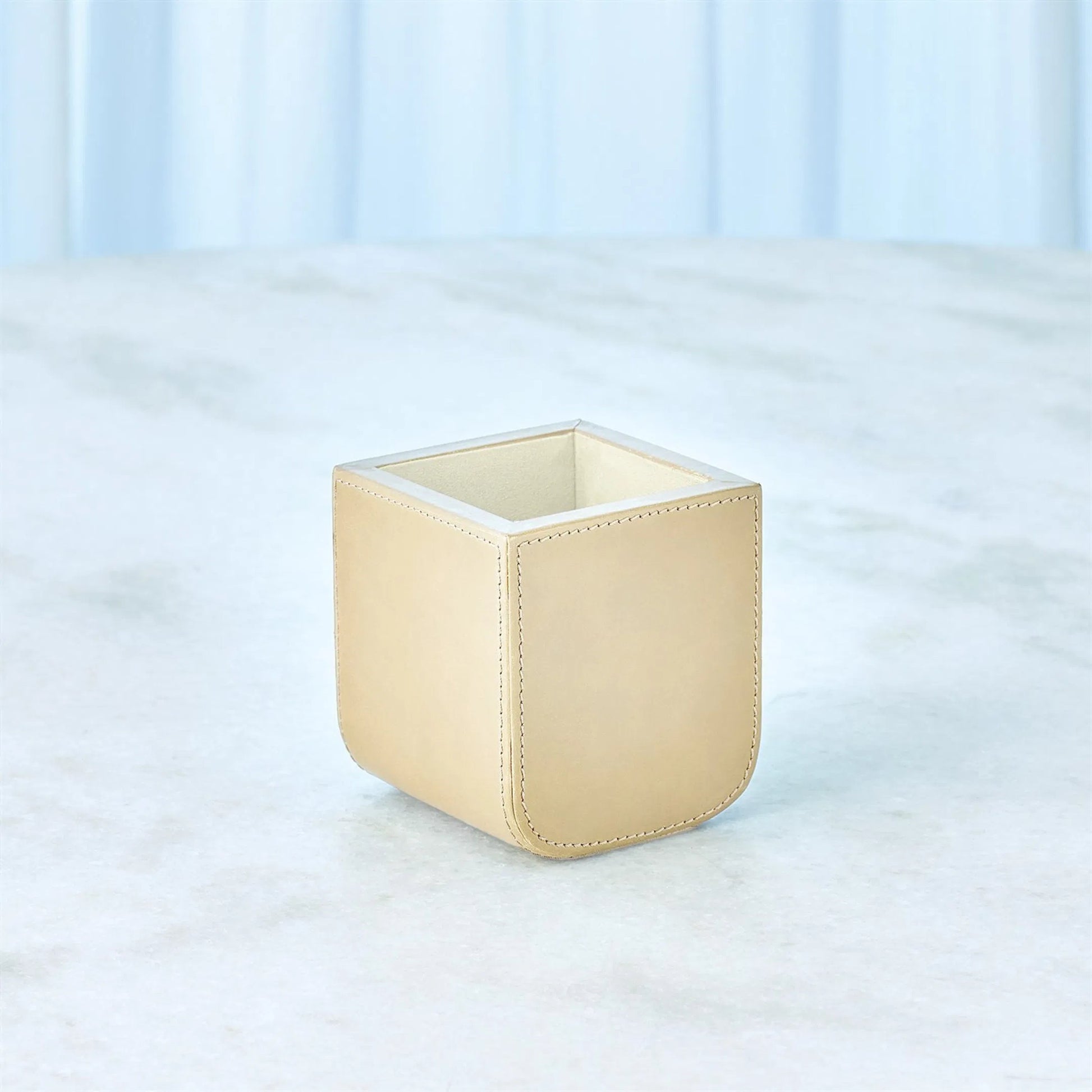 Radius Edge Leather Desk Blotter by Global Views. Made from unique in a transitional style.