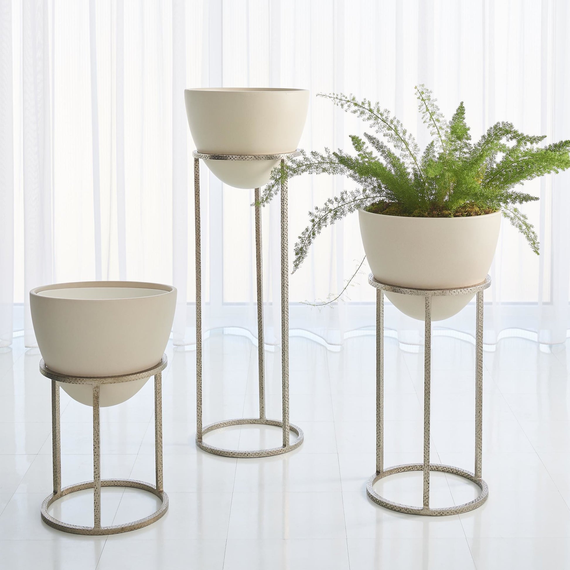 Wise Egg by Global Views in antique gold leaf. Made from unique in a modern style.