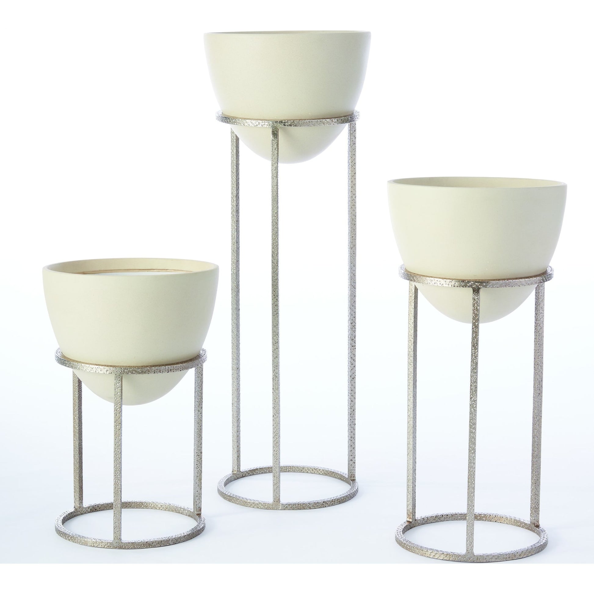 Wise Egg by Global Views in antique gold leaf. Made from unique in a modern style.