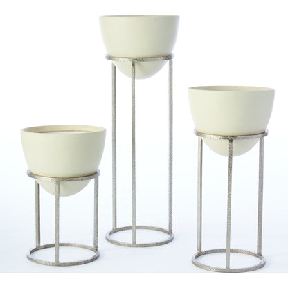 Wise Egg by Global Views in antique gold leaf. Made from unique in a modern style.