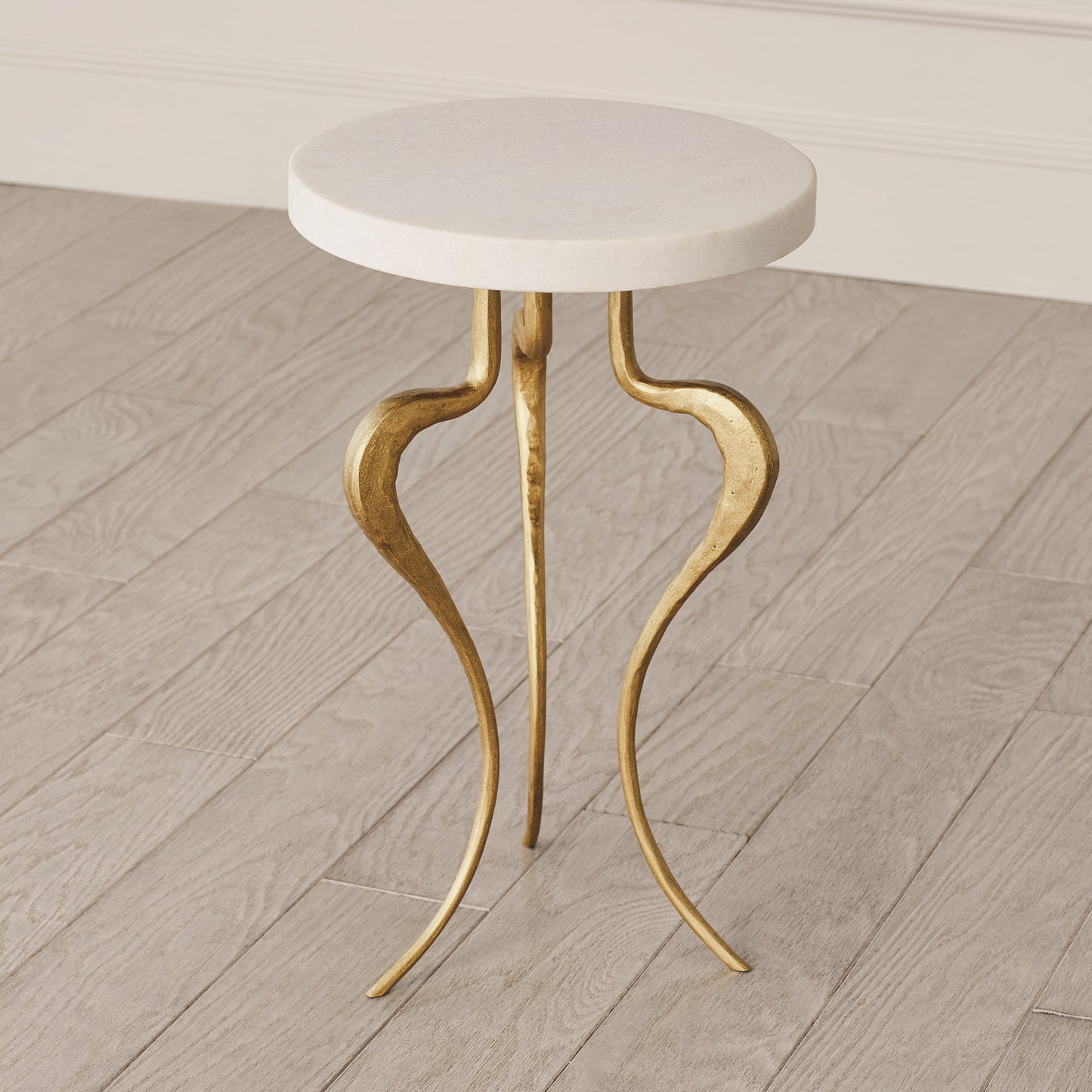 002 SR-702057 | Lifestyle | Silhouette Accent Table by Global Views in antique gold. Made from iron, white honed marble in a eclectic & global style.