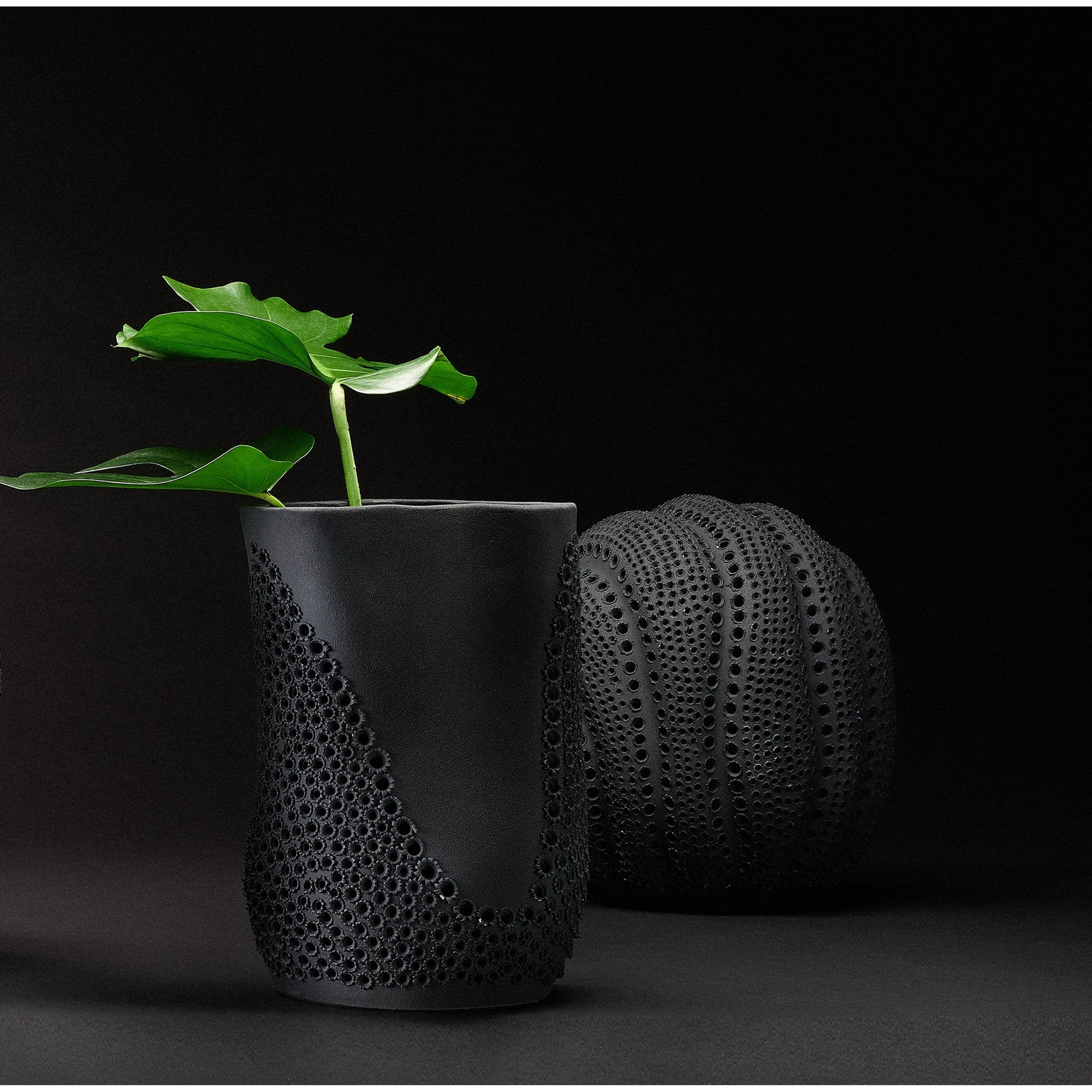 Moonrise Vase by Jamie Young in matte black. Made from porcelain in a modern style.