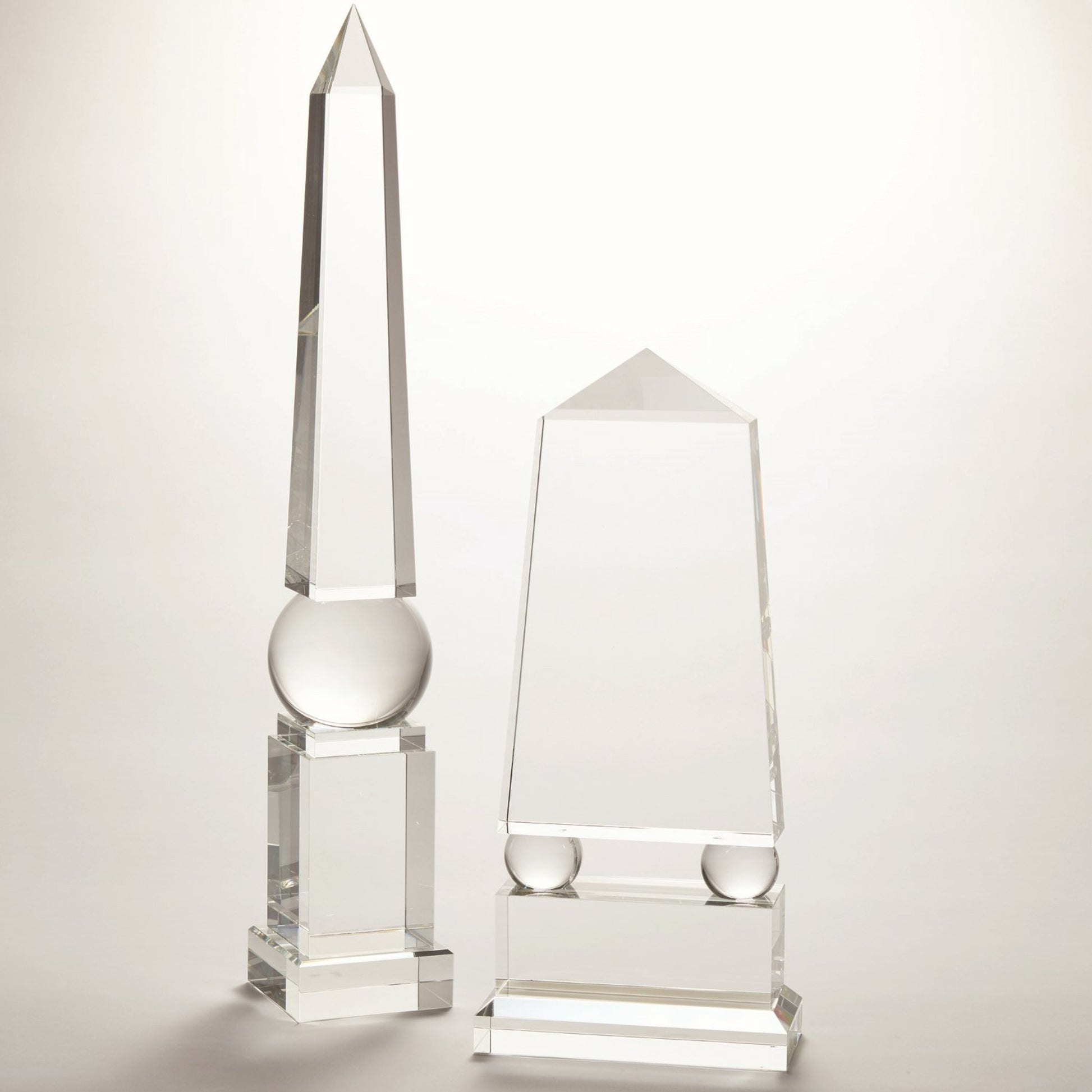 Crystal Obelisk by Global Views. Made from crystal in a modern style.