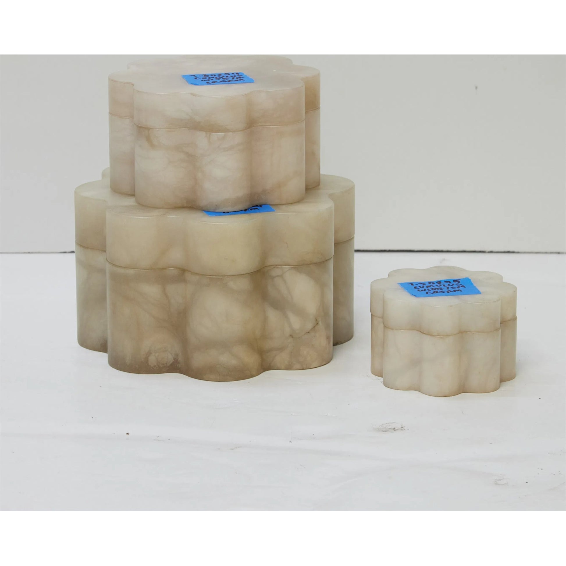 Cumulus Alabaster Wide Box by Global Views in ivory. Made from unique in a unique style.