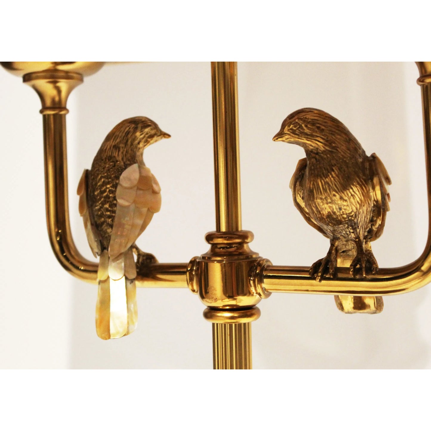 002 SI-2015684 | Closeup | Perch Table Lamp by Maitland-Smith. Made from unique in a transitional style.