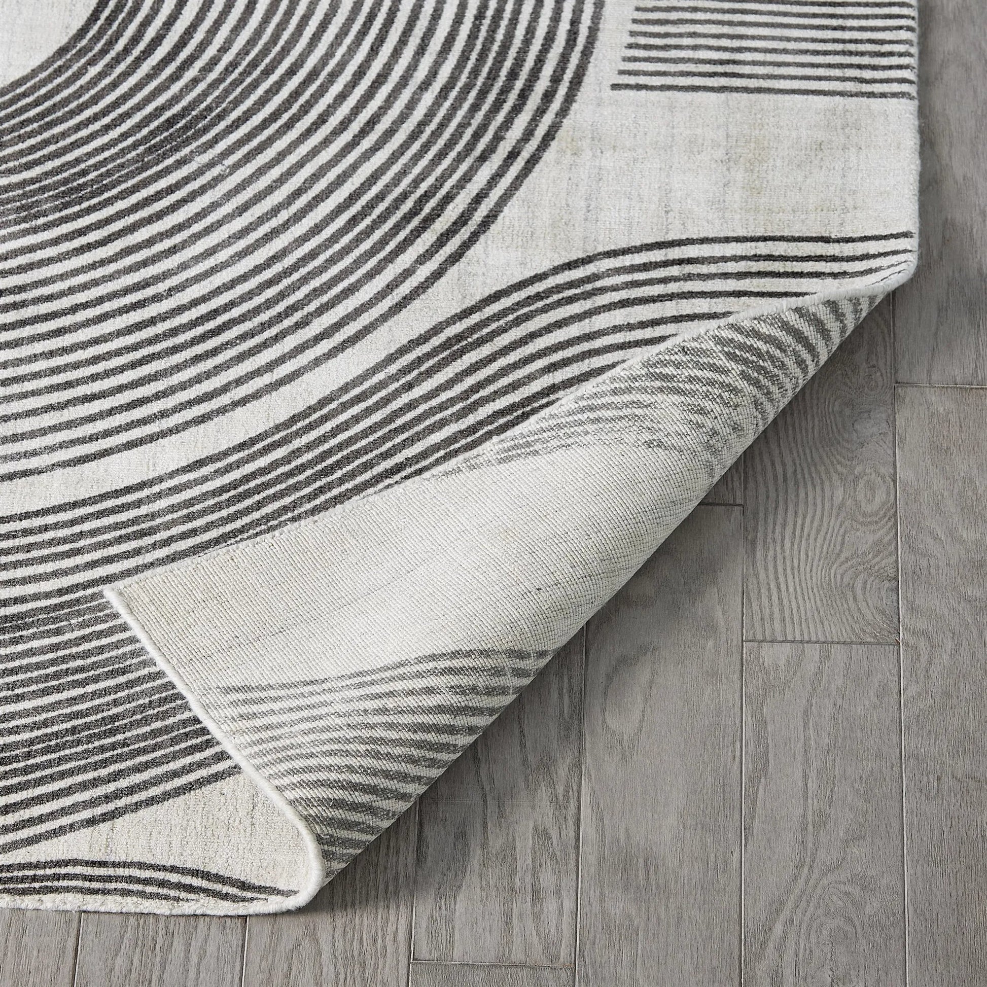 Wander Rug by Global Views. Made from 90% viscose, 10% wool in a unique style.