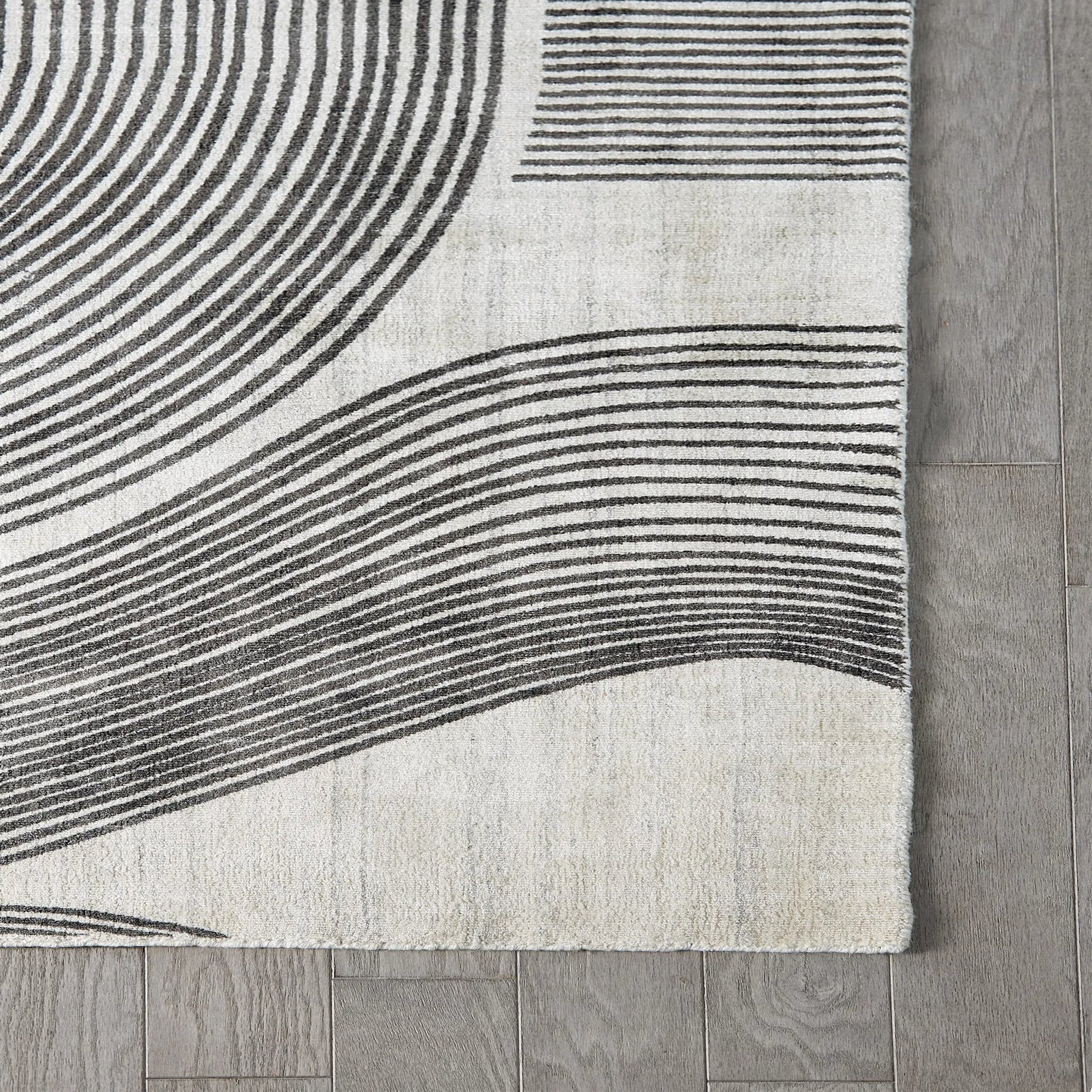 Wander Rug by Global Views. Made from 90% viscose, 10% wool in a unique style.