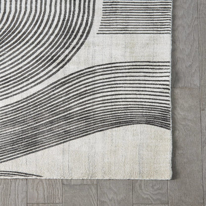 Wander Rug by Global Views. Made from 90% viscose, 10% wool in a unique style.
